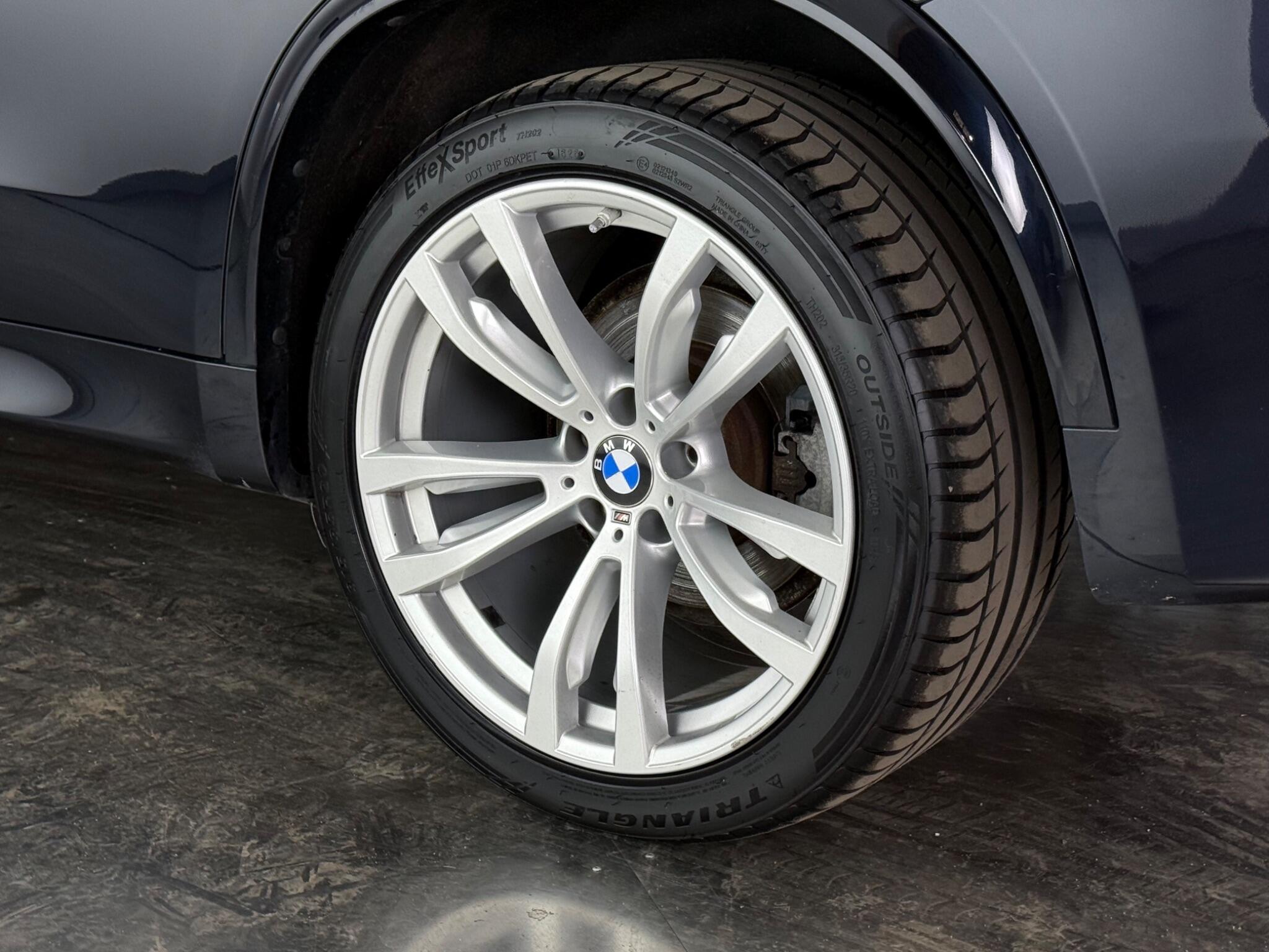 BMW X5 view 8