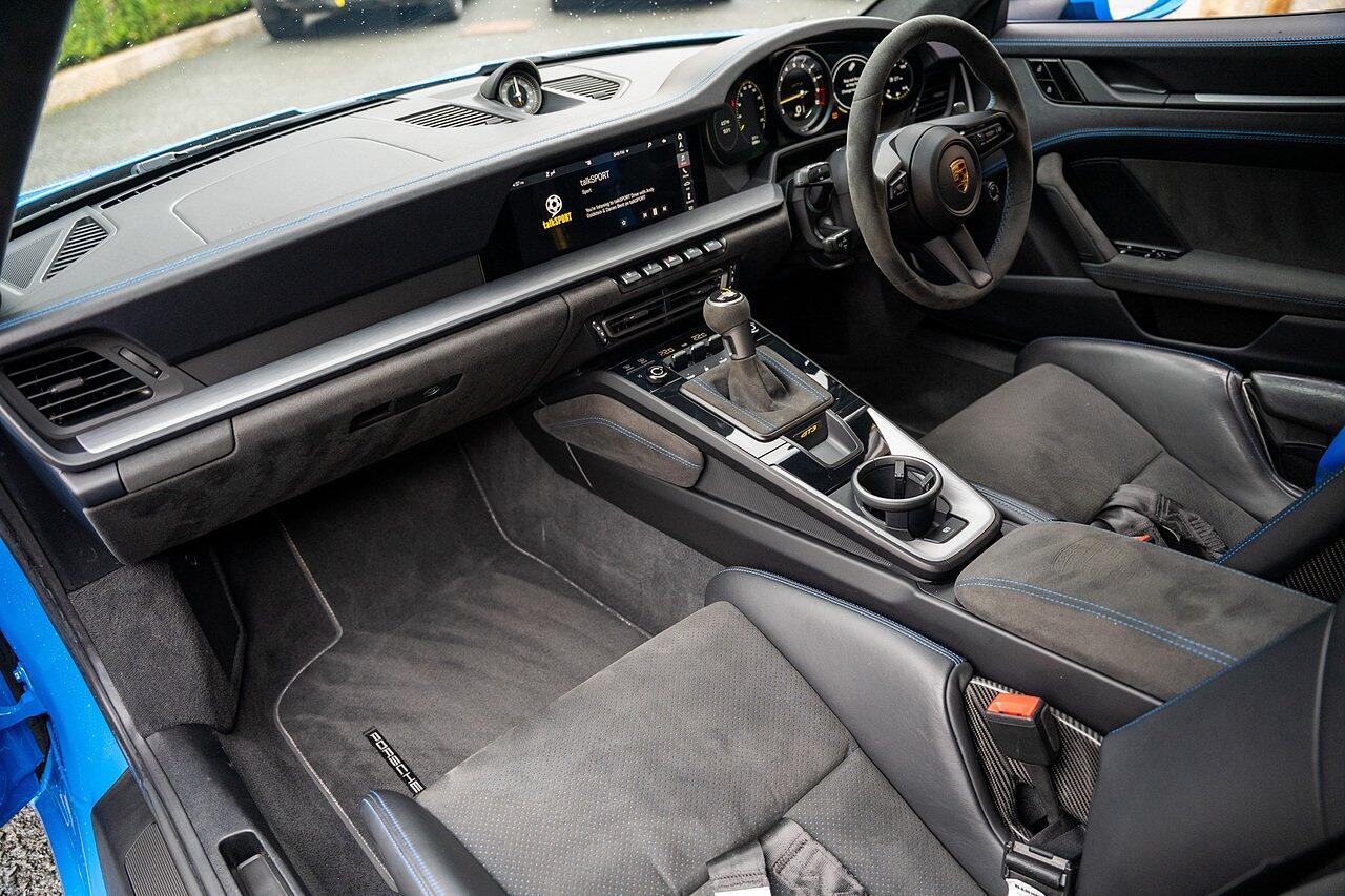 Porsche 911 view 74