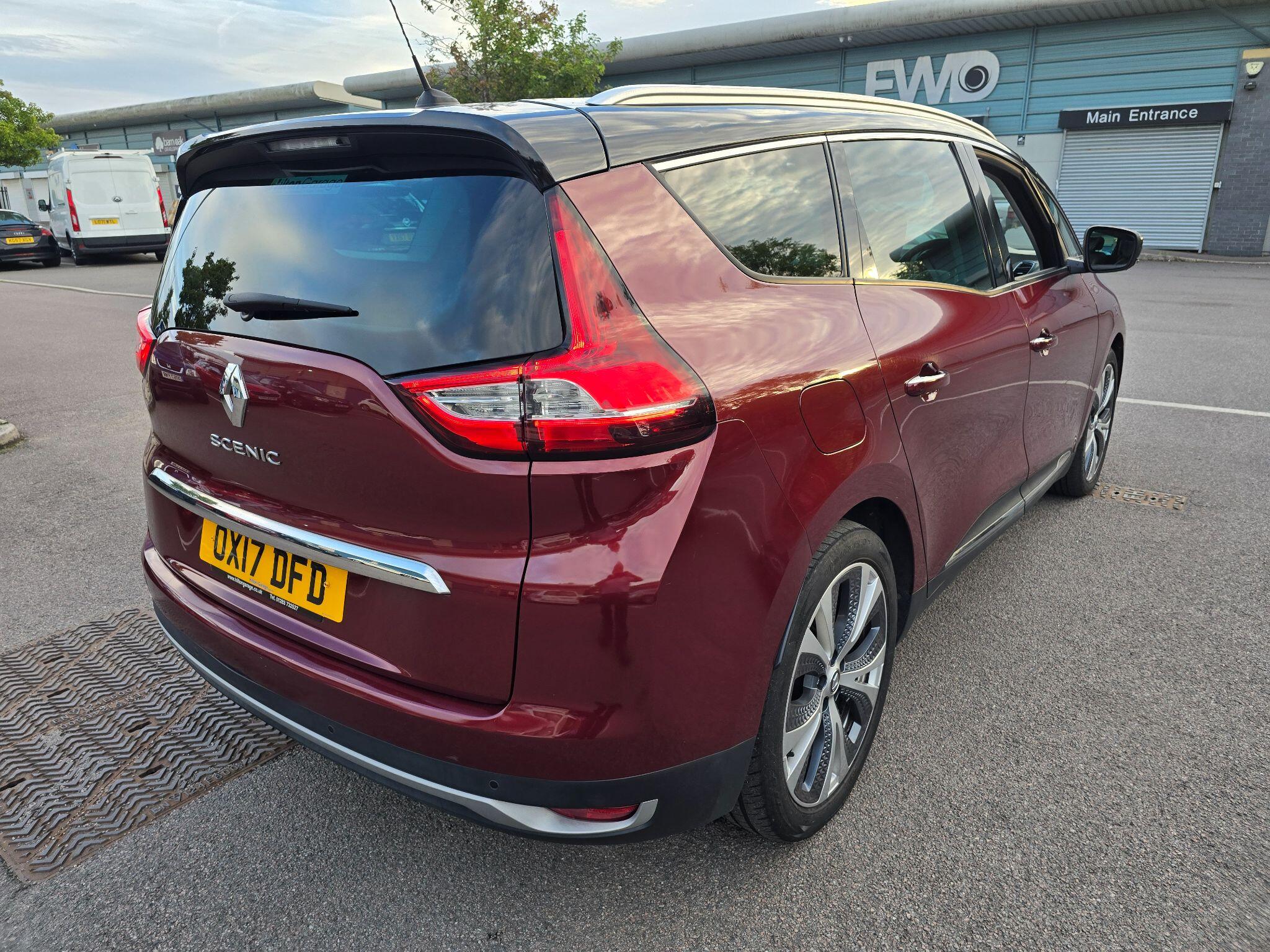 Renault Grand Scenic view 5