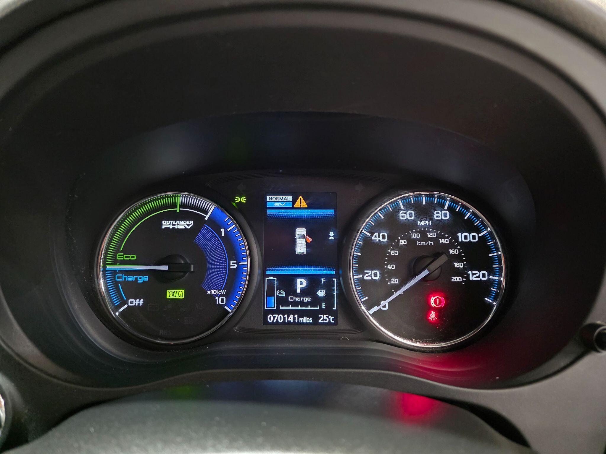 Mitsubishi Outlander view 11