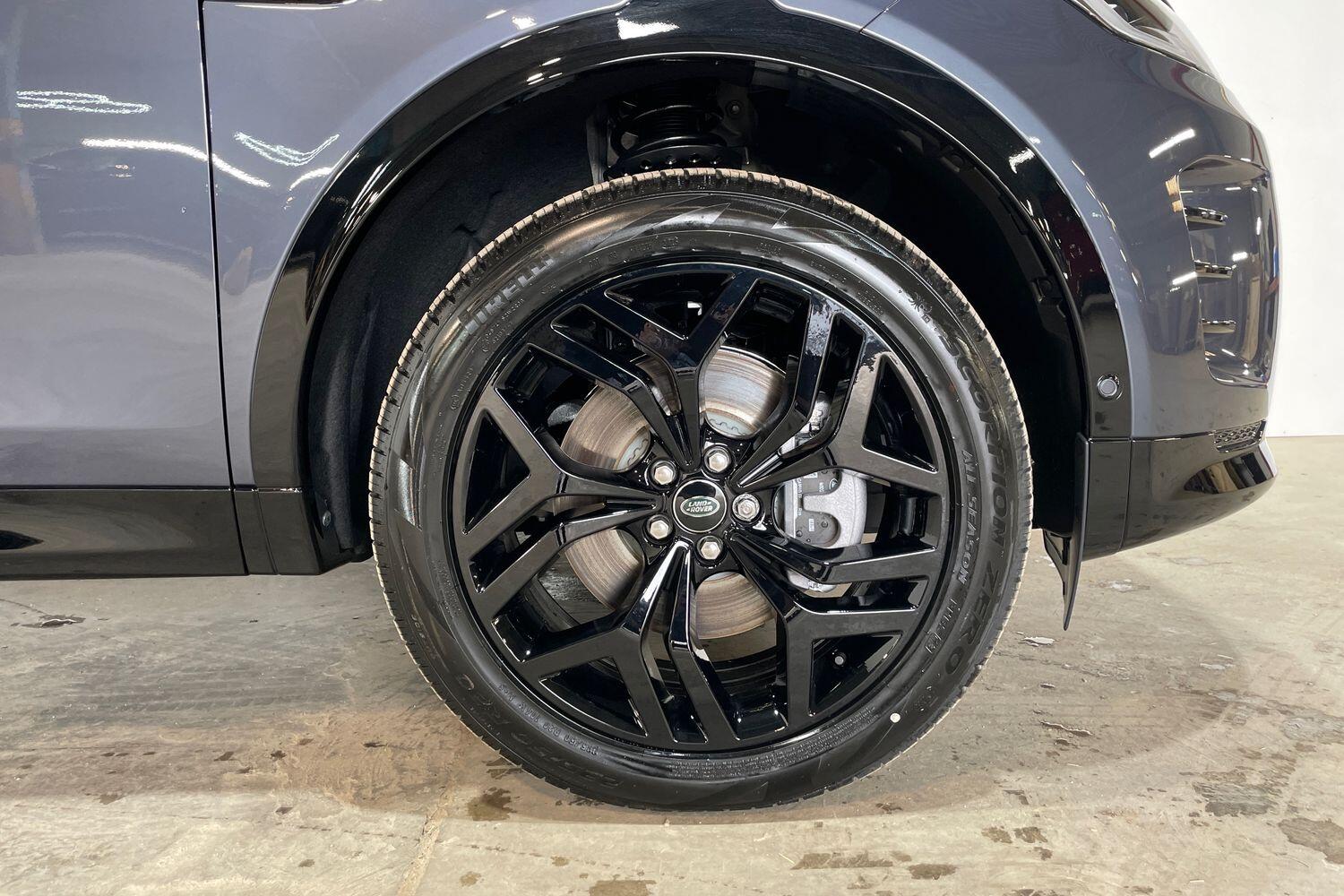 Land Rover Discovery Sport view 8