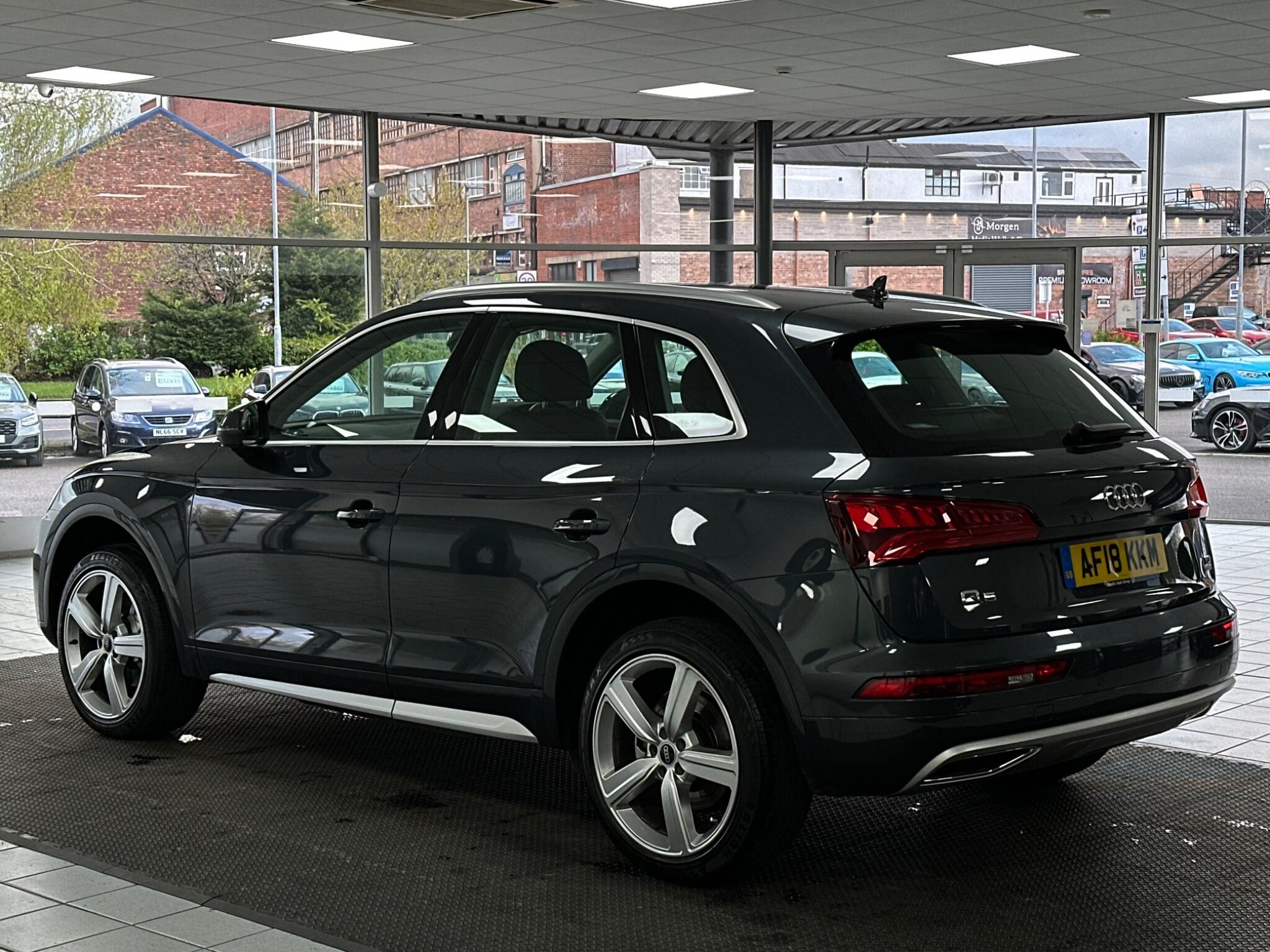 Audi Q5 view 9