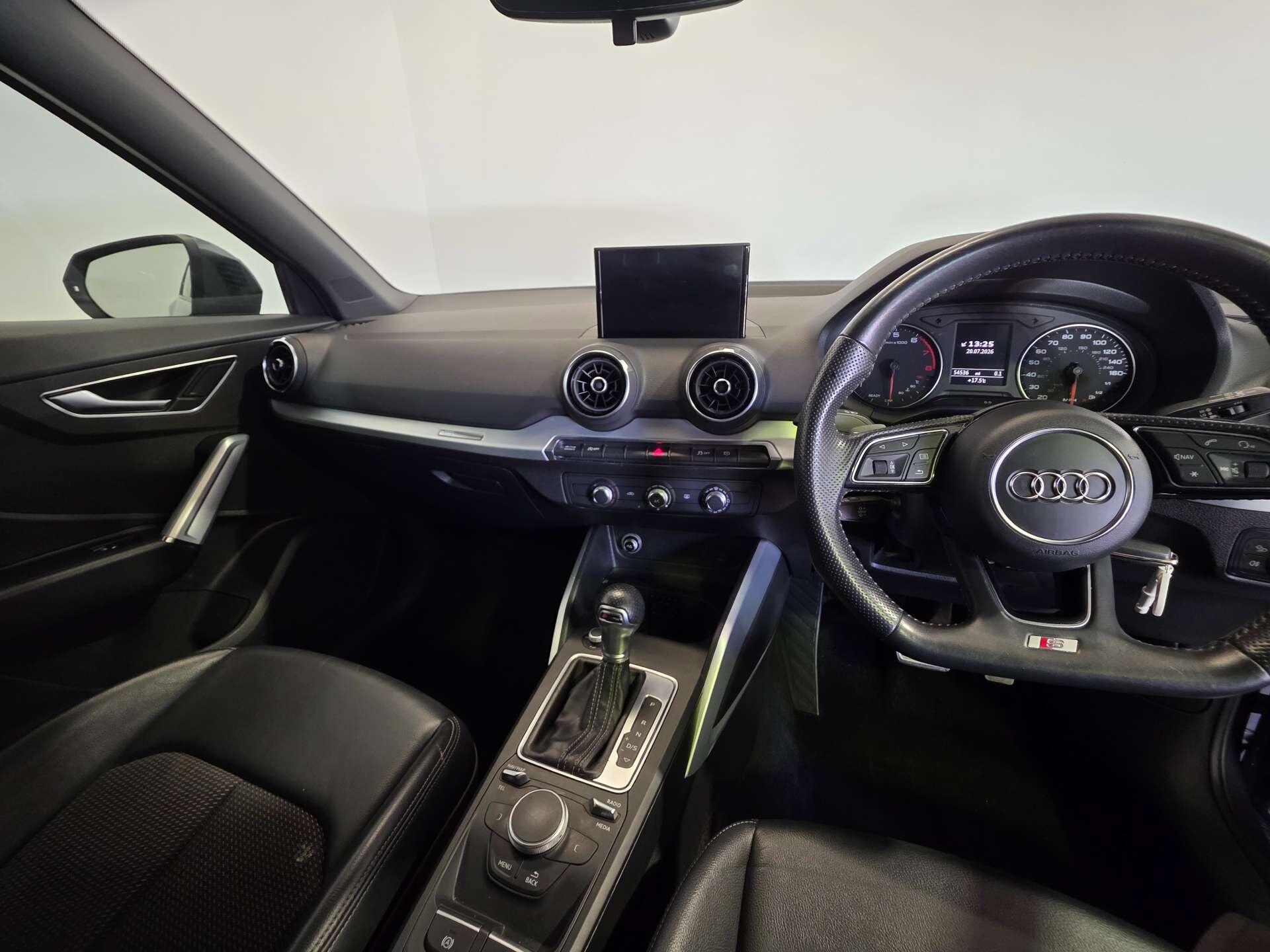 Audi Q2 view 26
