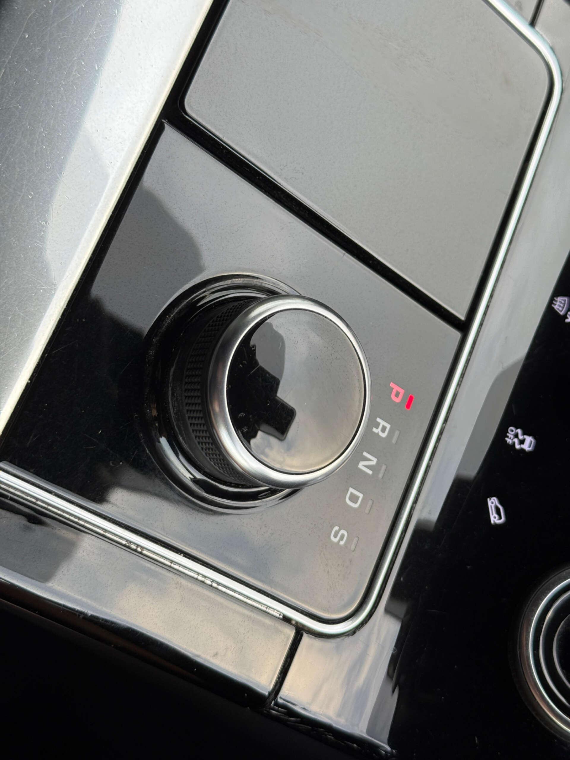 Land Rover Range Rover Velar view 60