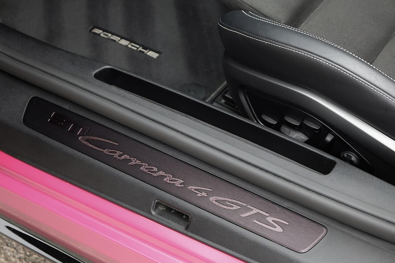 Porsche 911 view 19