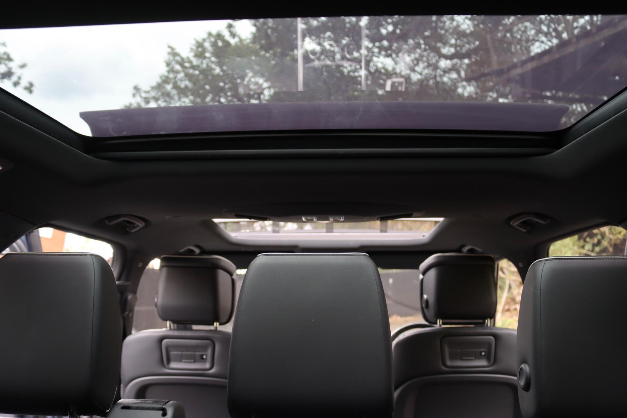 Land Rover Discovery view 22