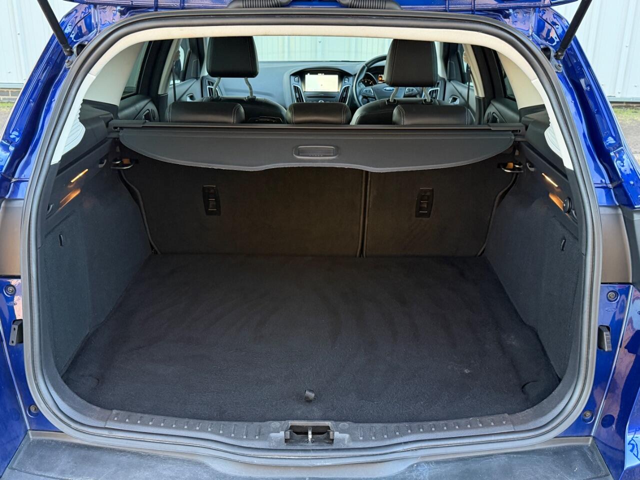 Ford Focus view 11