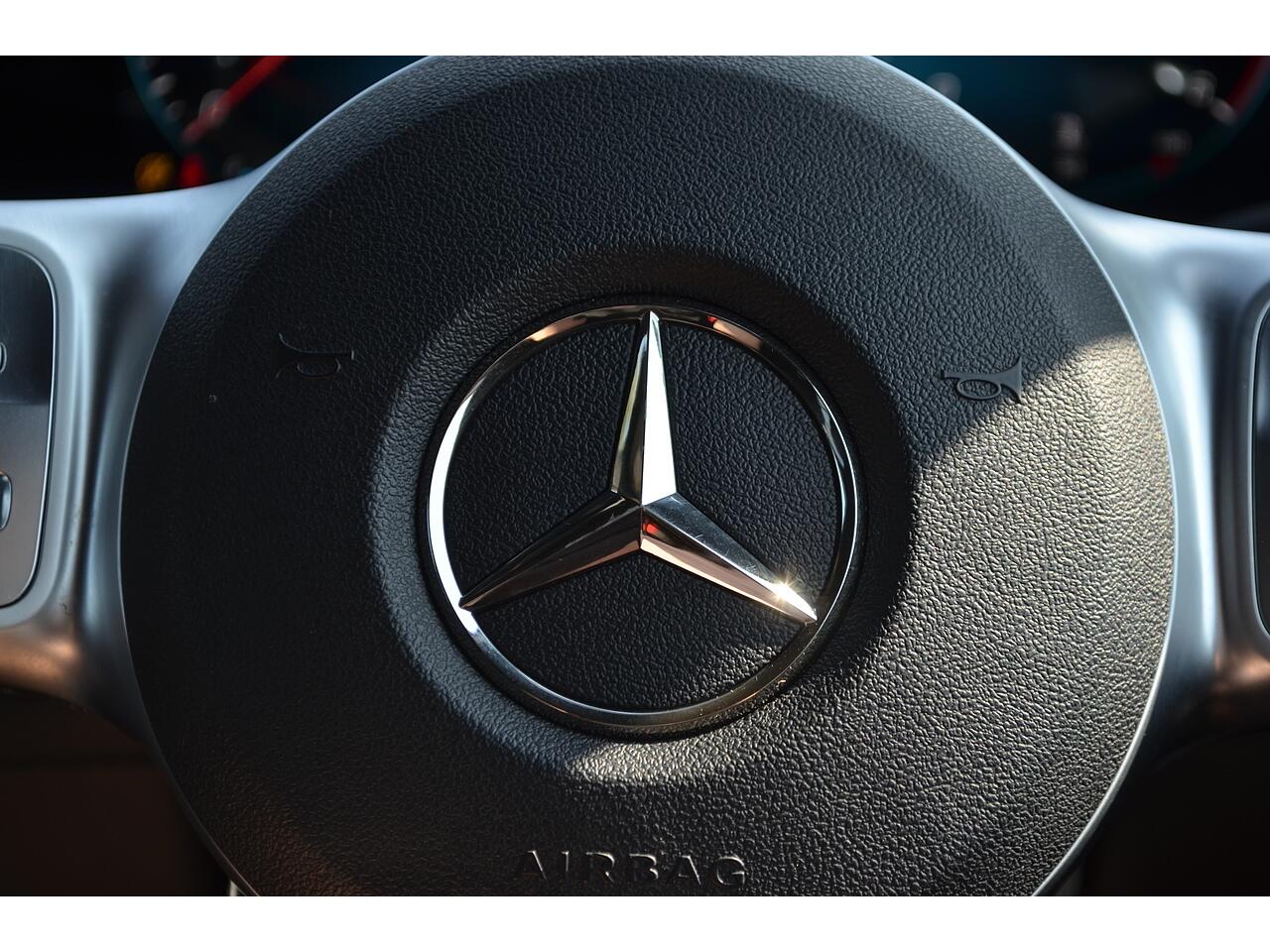 Mercedes-Benz GLB view 46