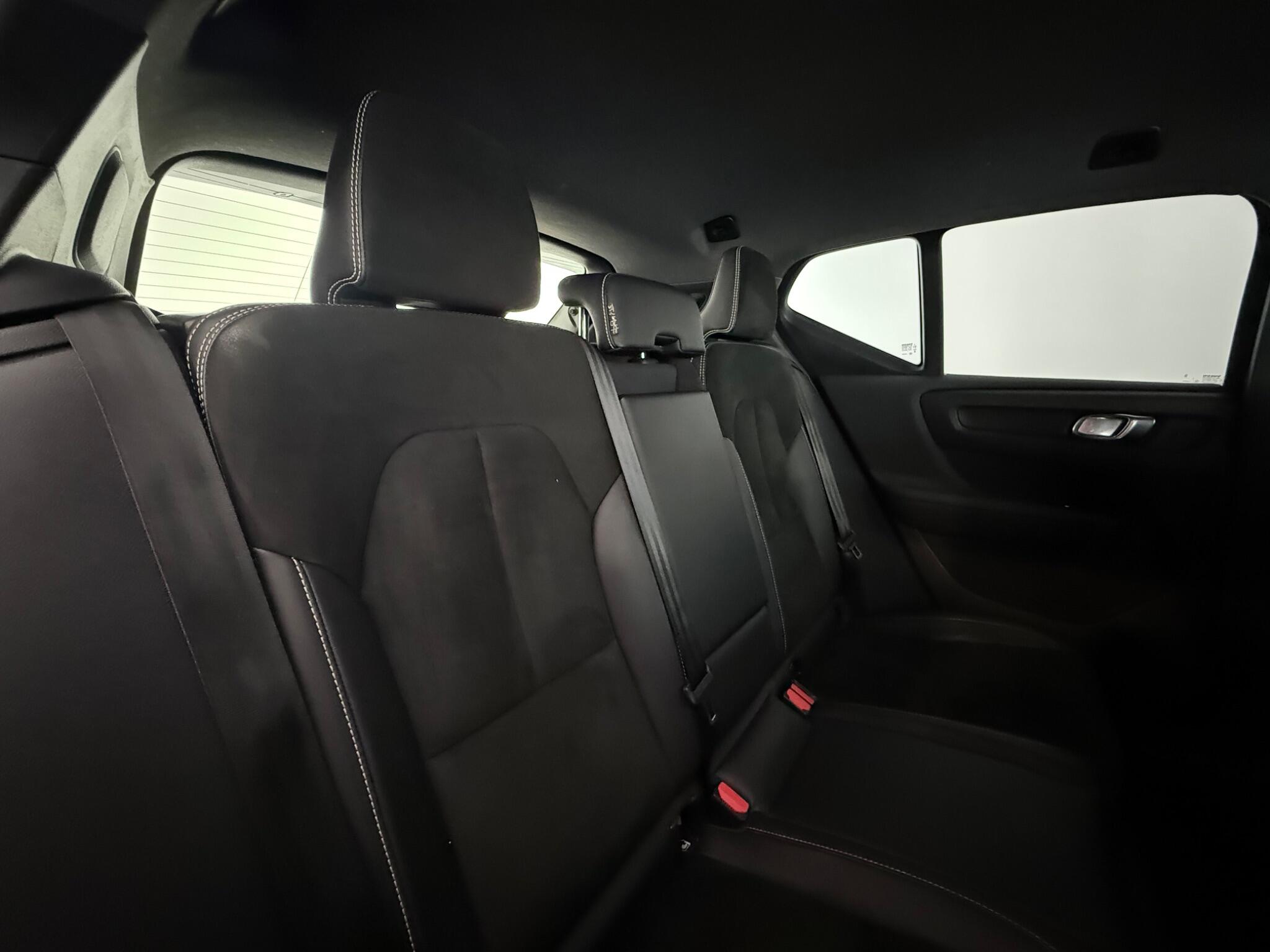 Volvo XC40 view 30