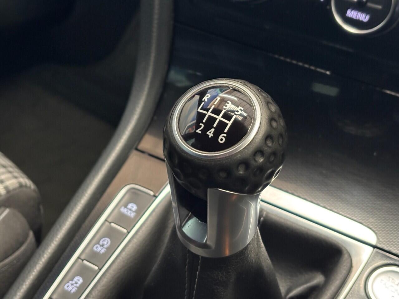 Volkswagen Golf view 32