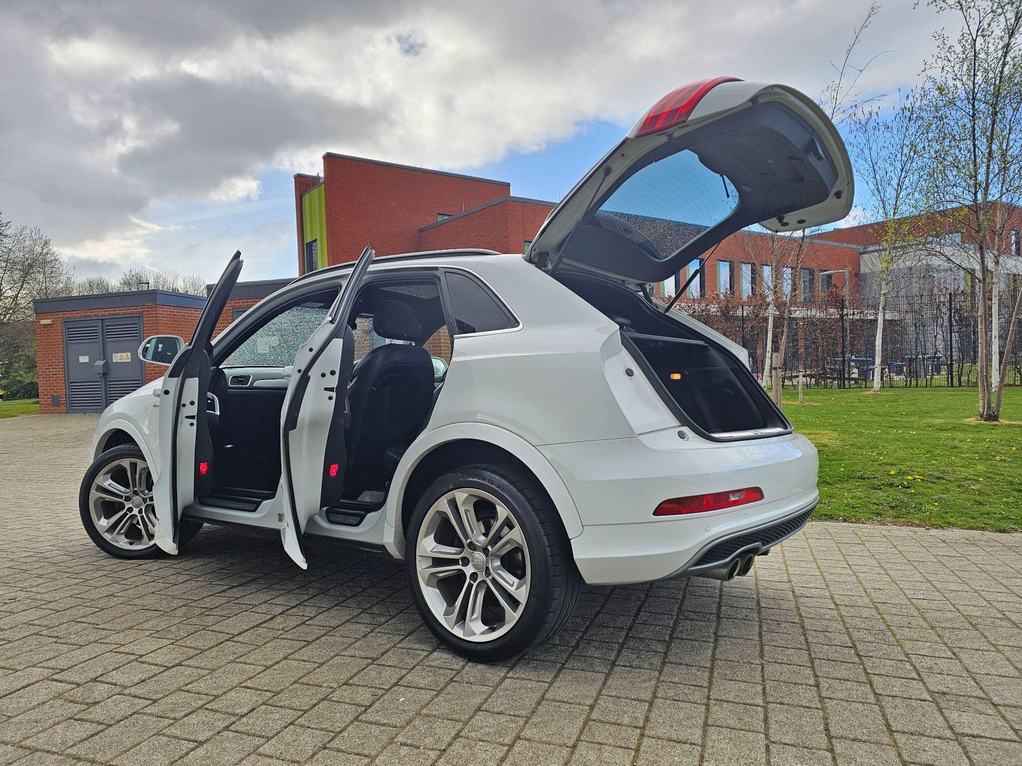 Audi Q3 view 44