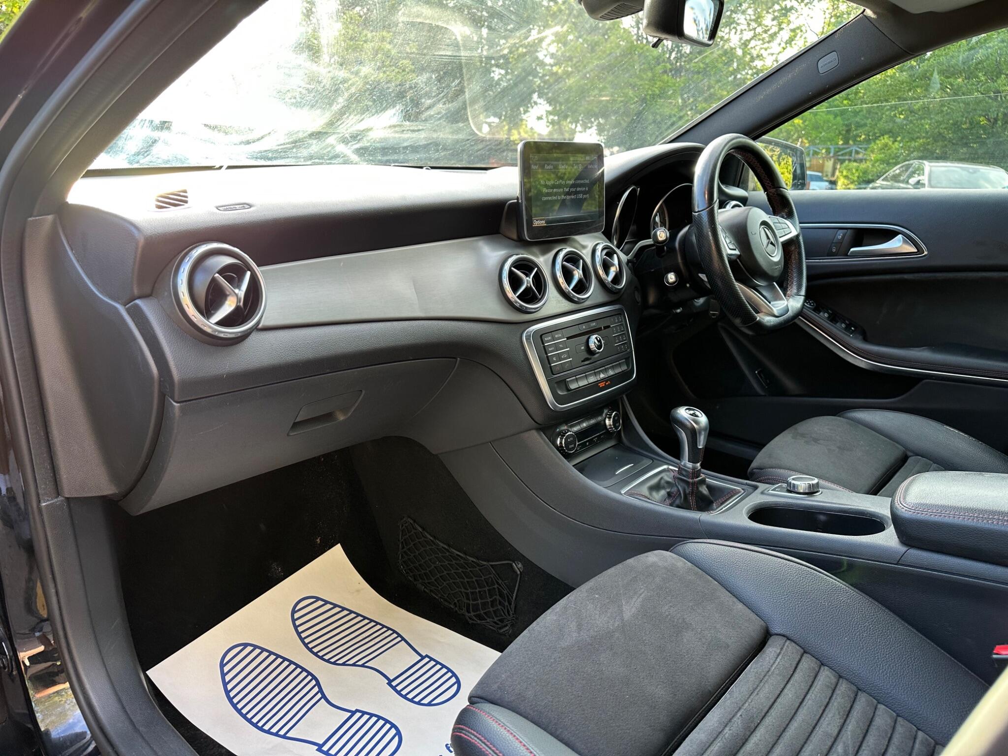 Mercedes-Benz Gla view 14
