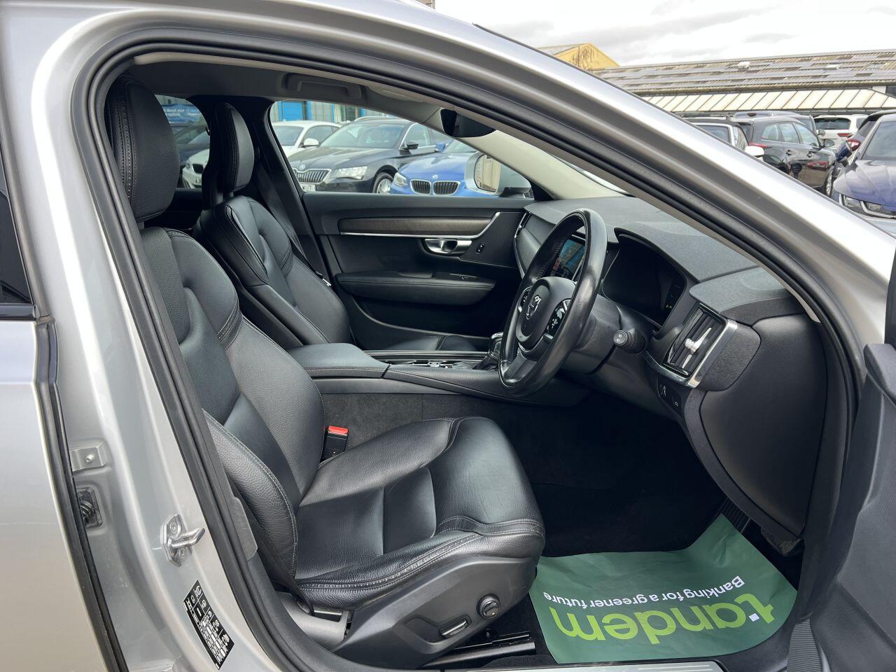 Volvo V90 Cross Country view 15