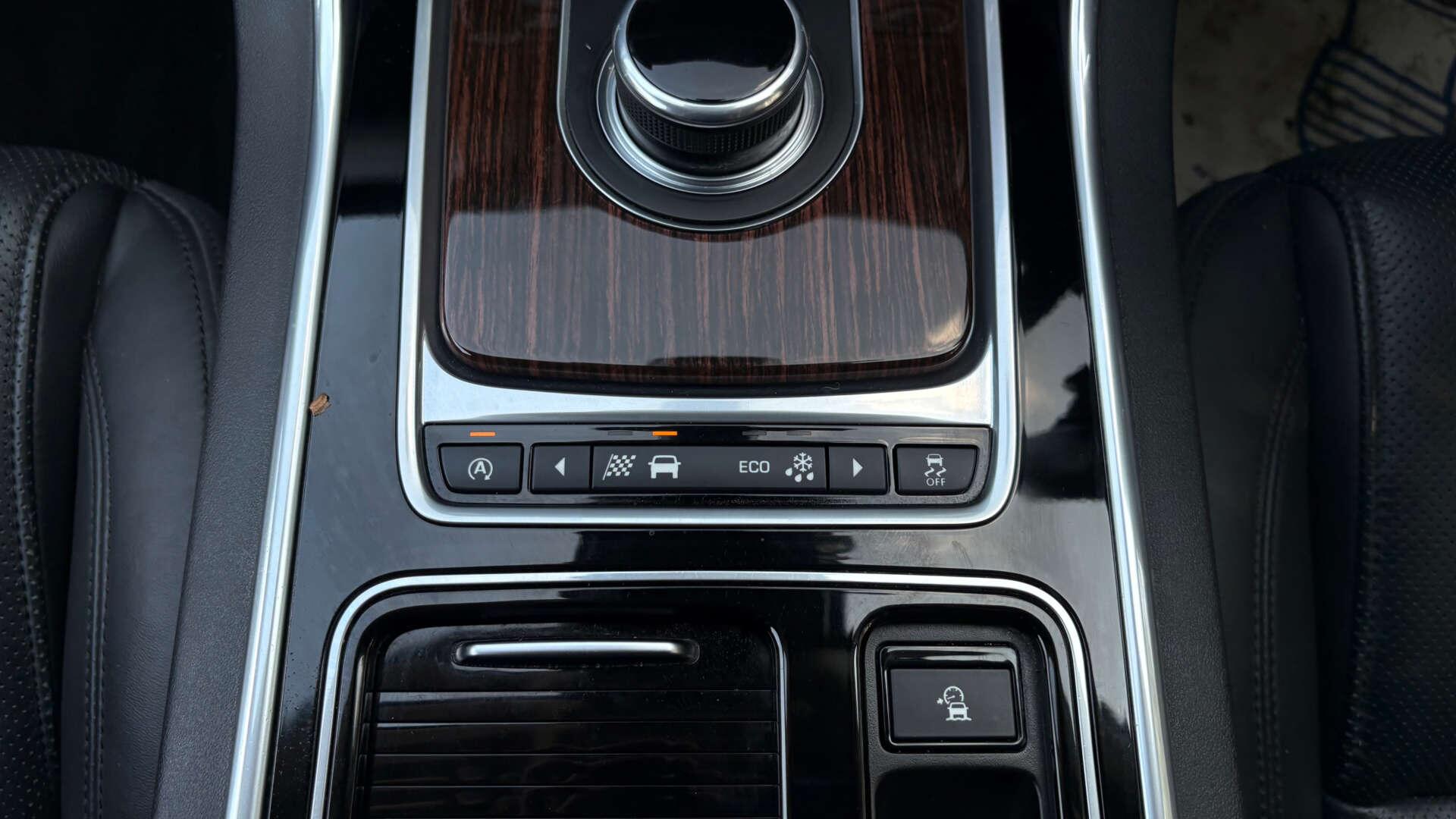 Jaguar XF view 30