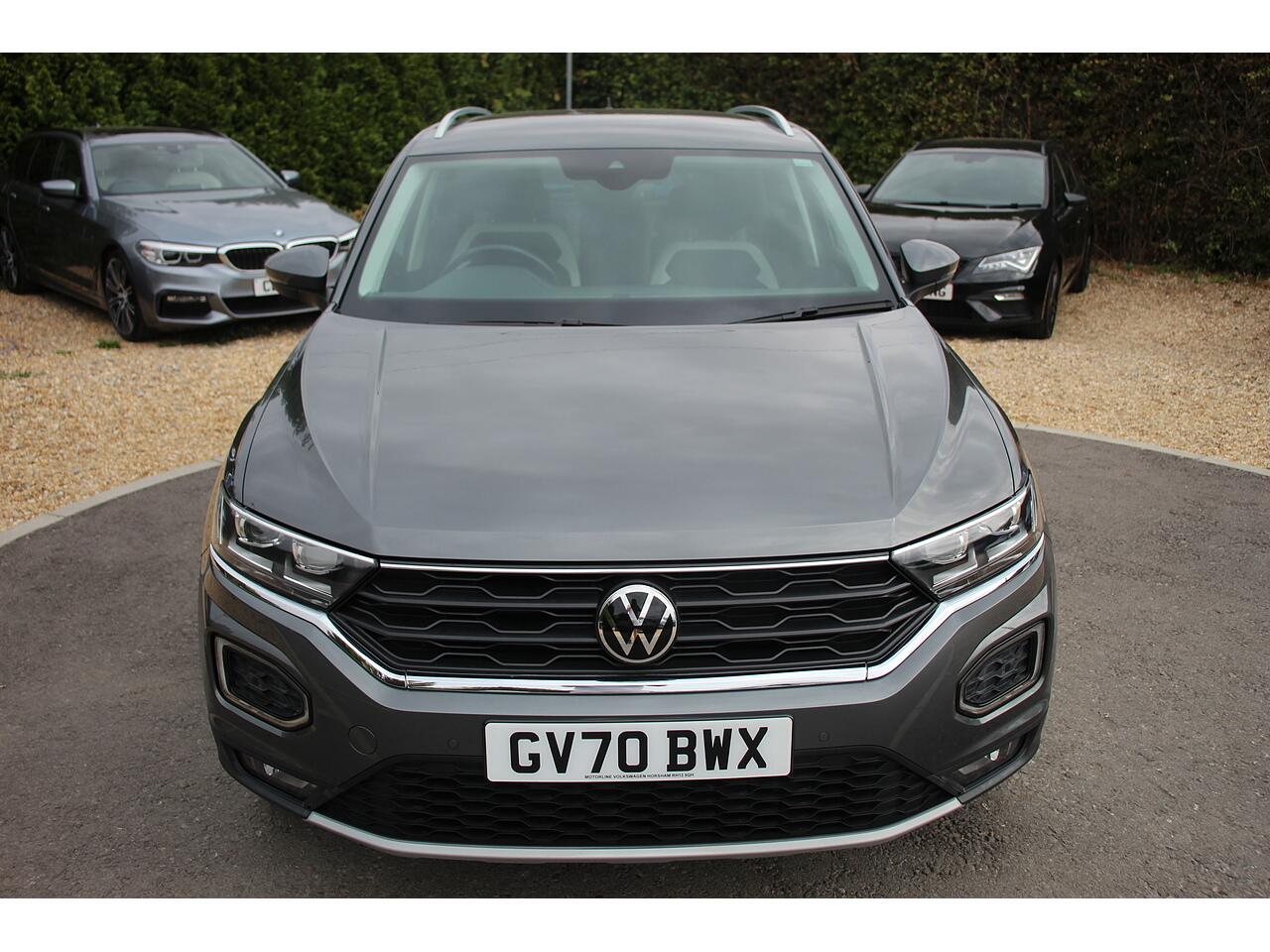 Volkswagen T-Roc view 3