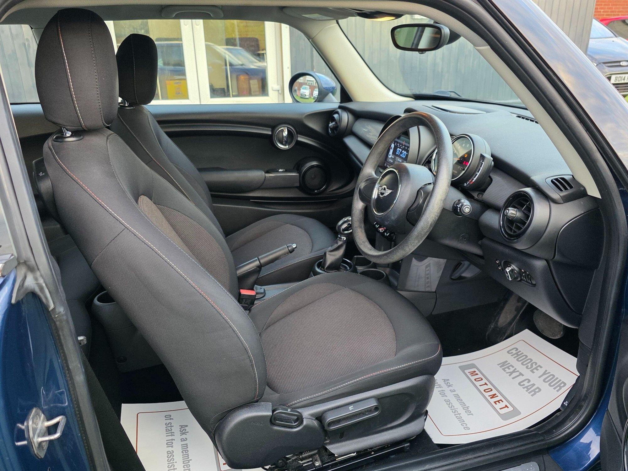 Mini Hatch view 14
