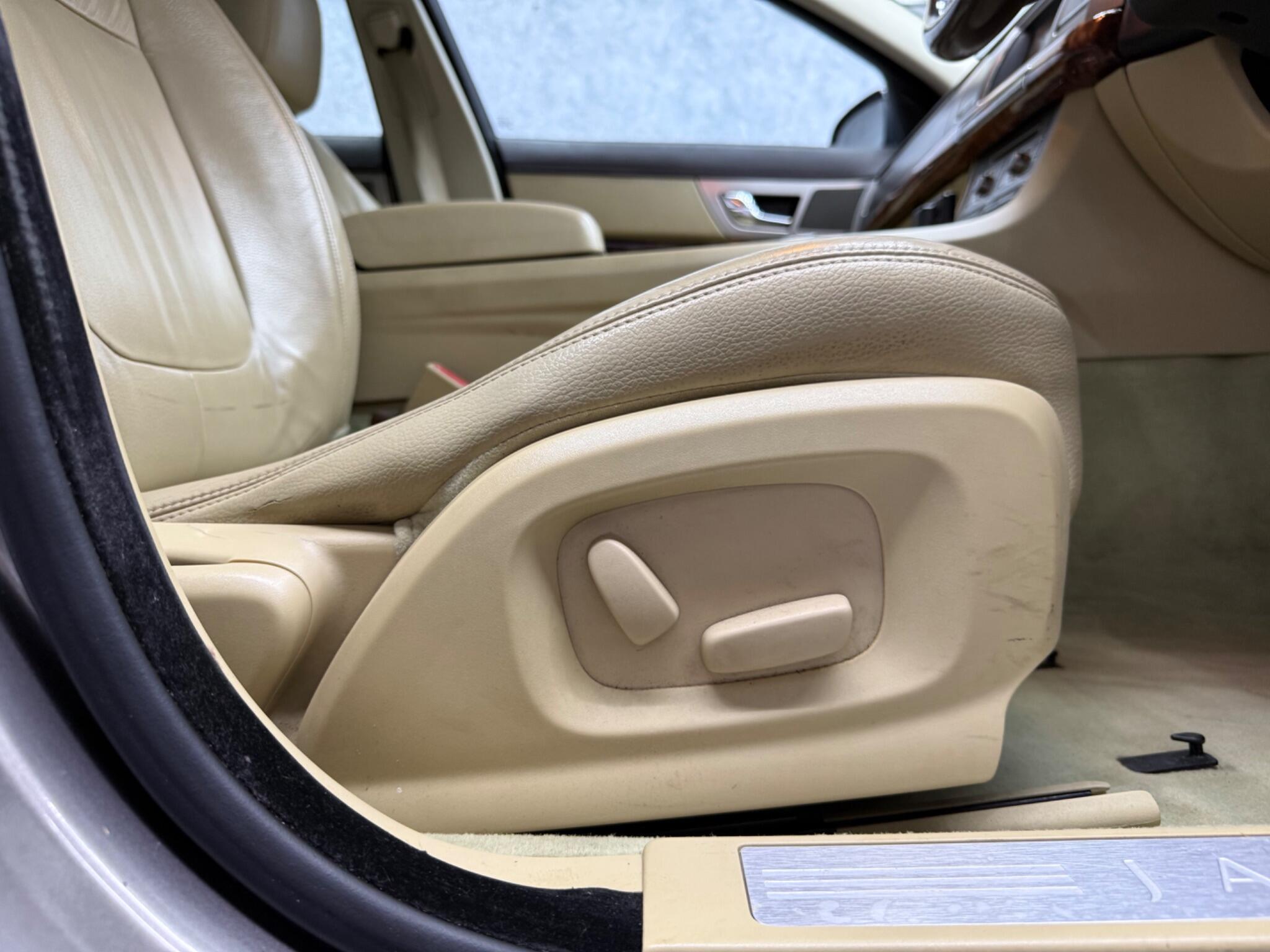 Jaguar XF view 17