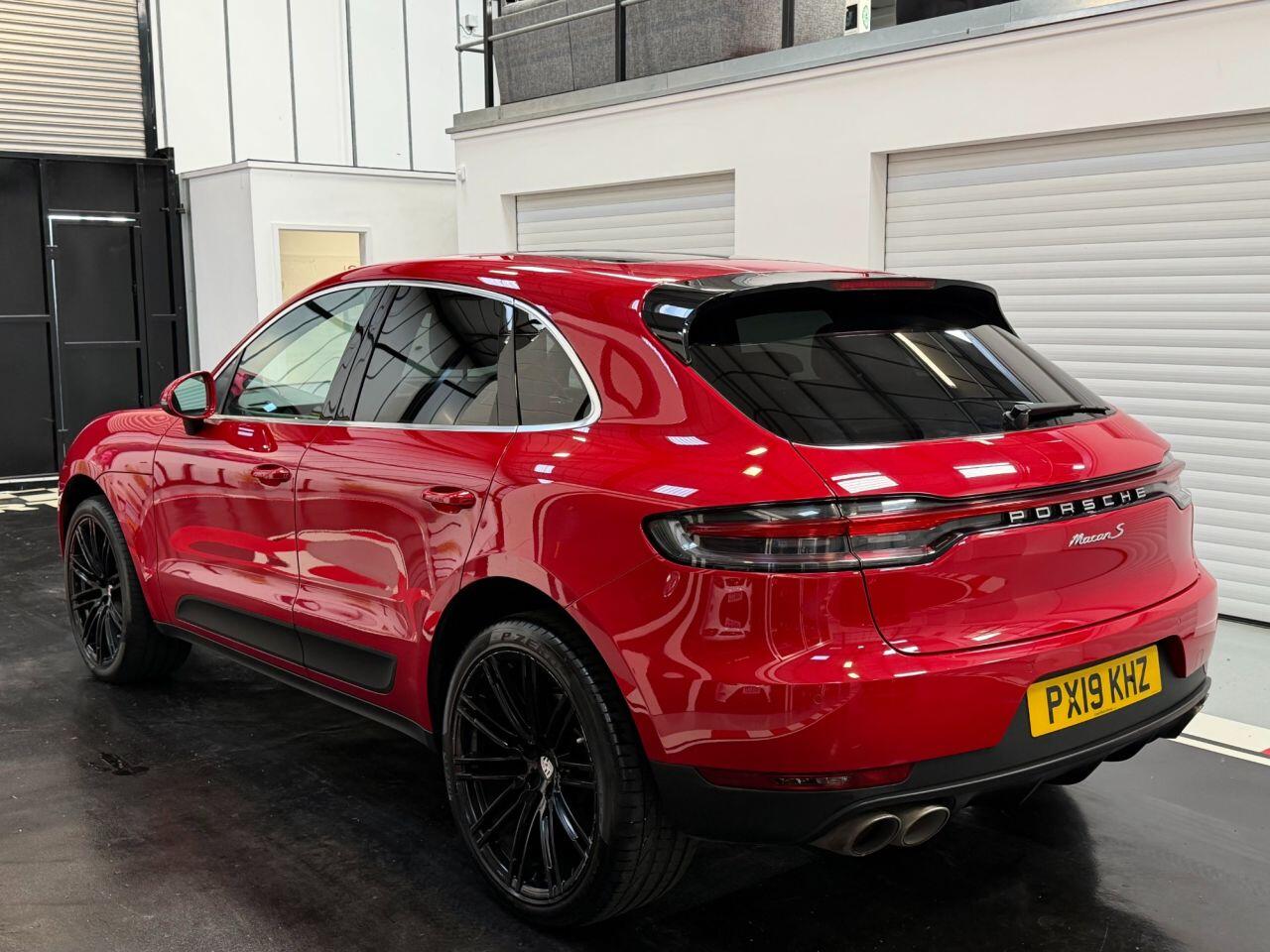 Porsche Macan view 3