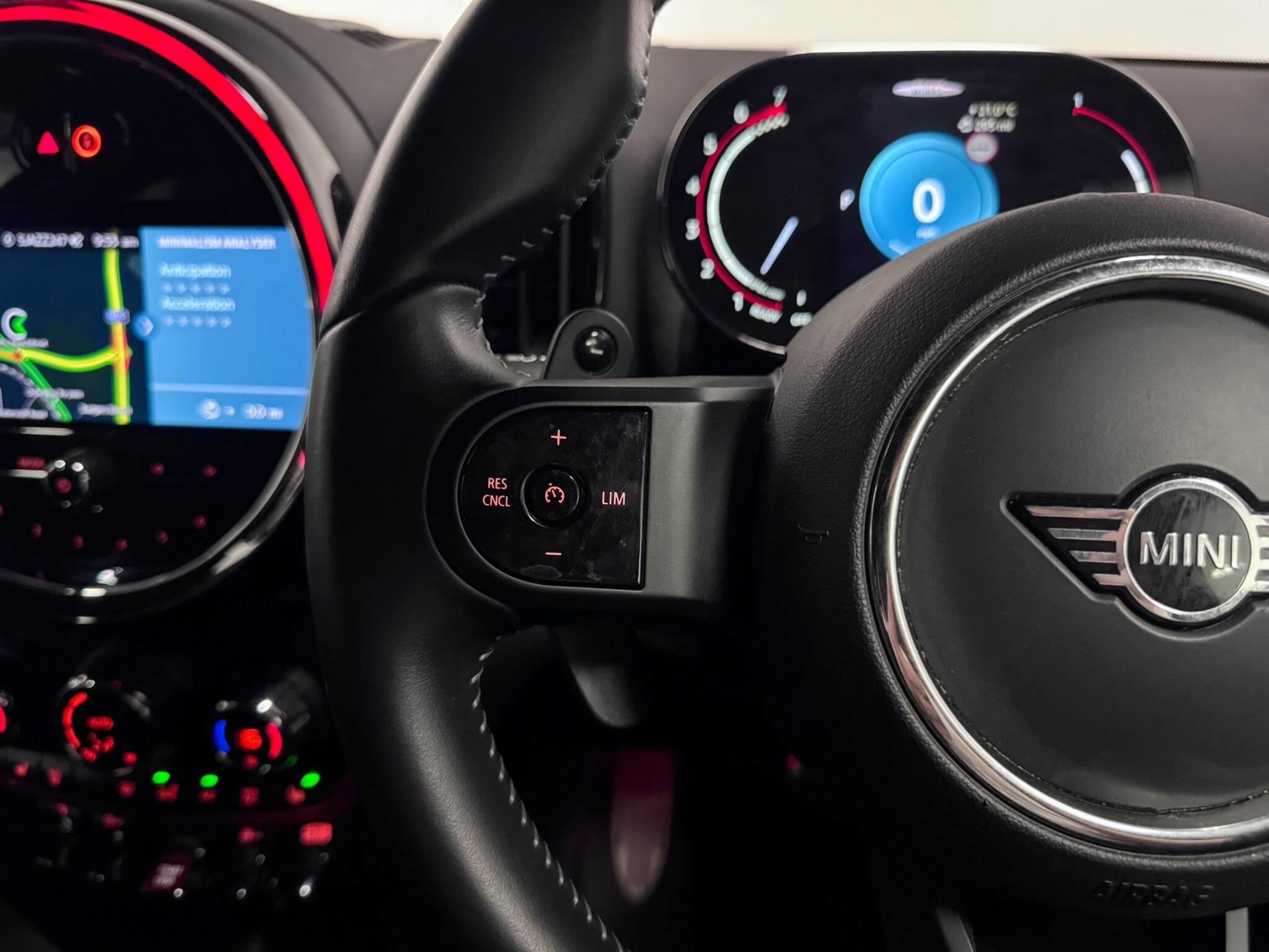 Mini Countryman view 11