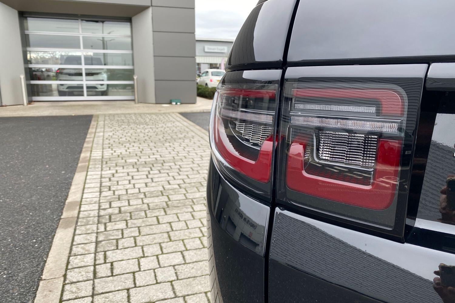 Land Rover Discovery Sport view 36