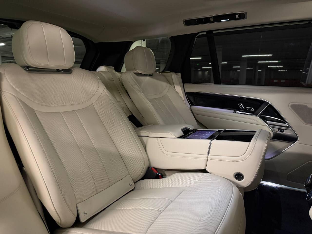 Land Rover Range Rover view 21