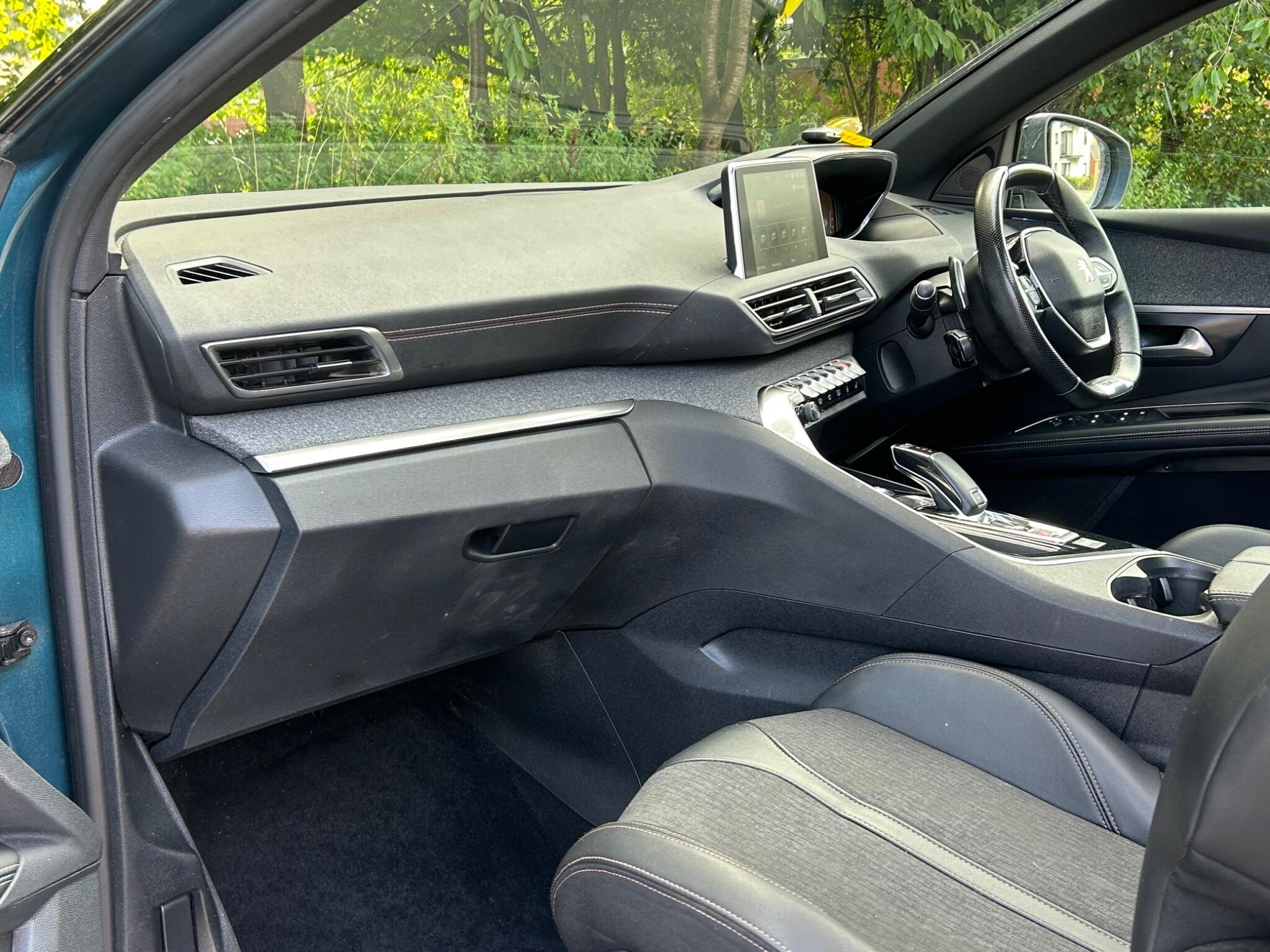 Peugeot 5008 view 12