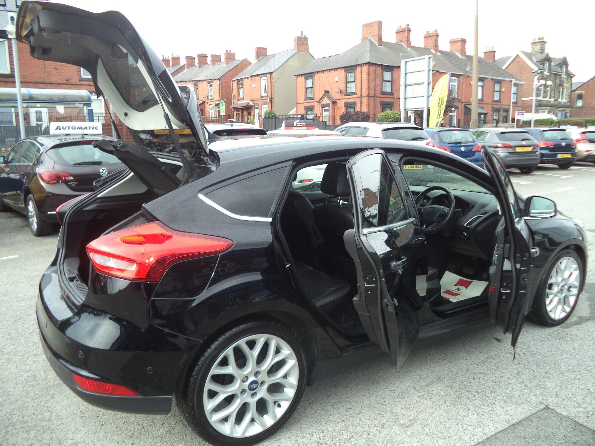 Ford Focus view 17