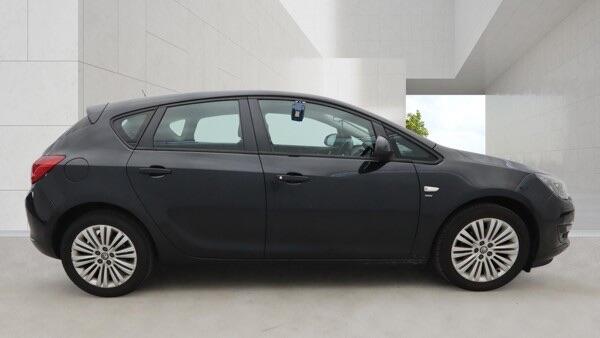 Vauxhall Astra view 5