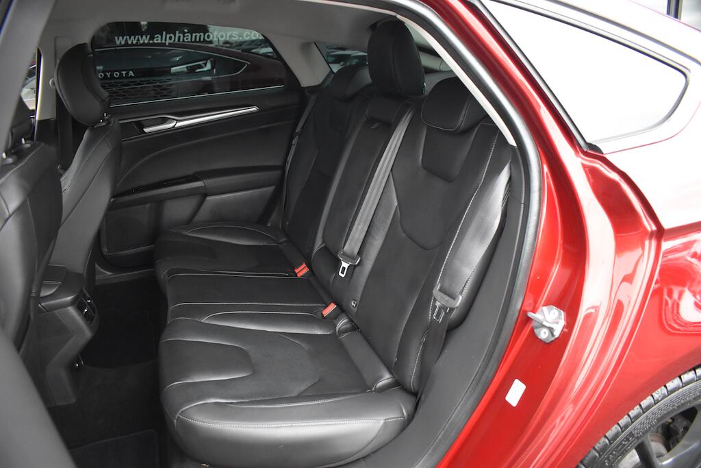 Ford Mondeo view 13