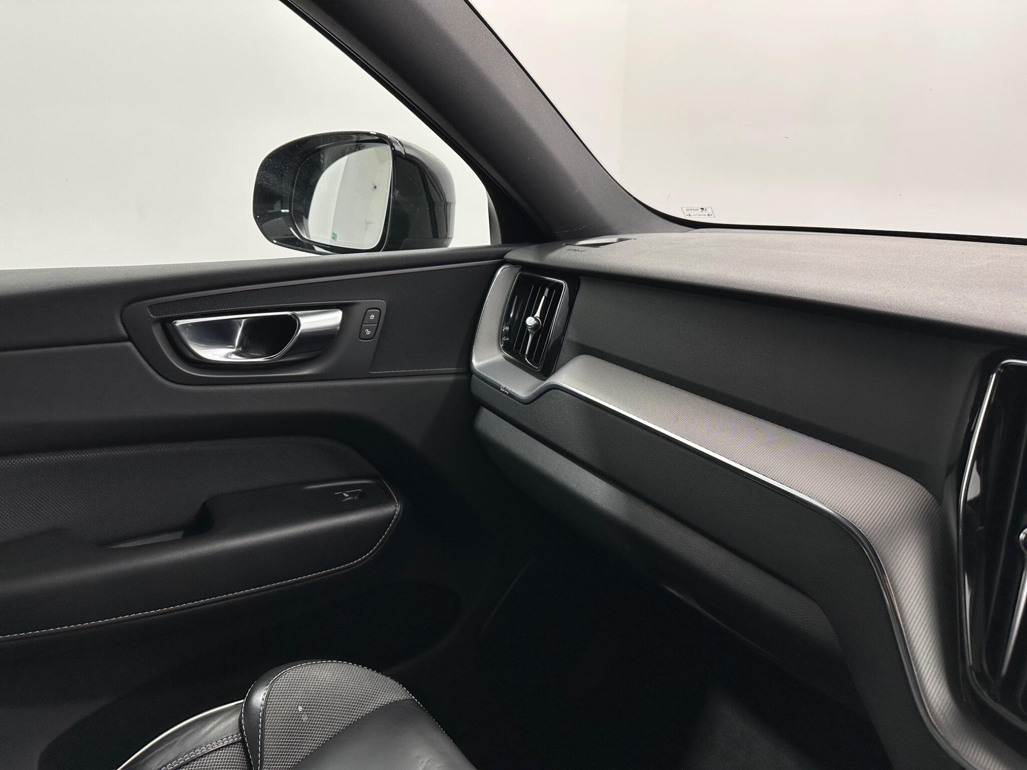 Volvo XC60 view 27