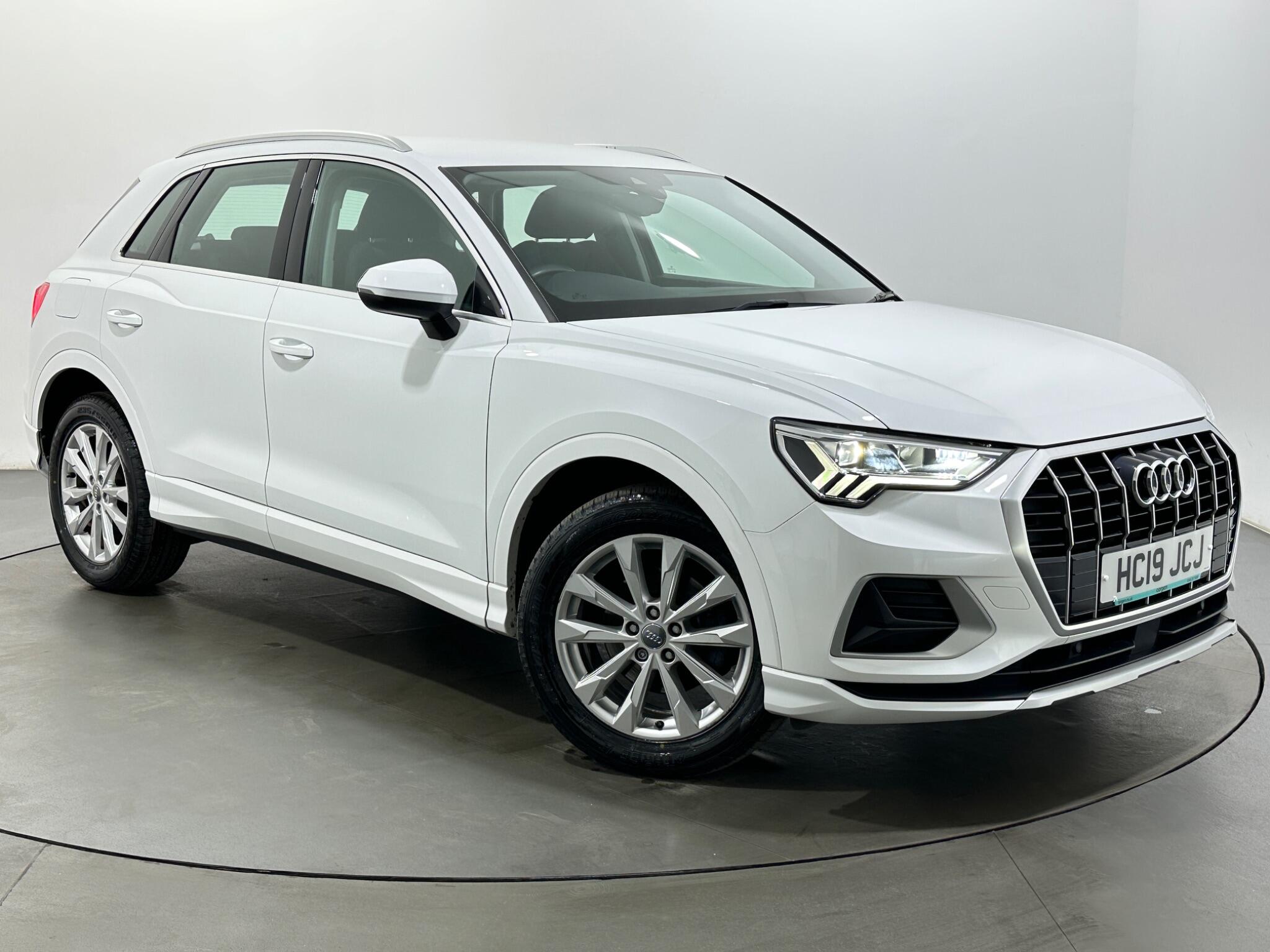 Audi Q3 view 54