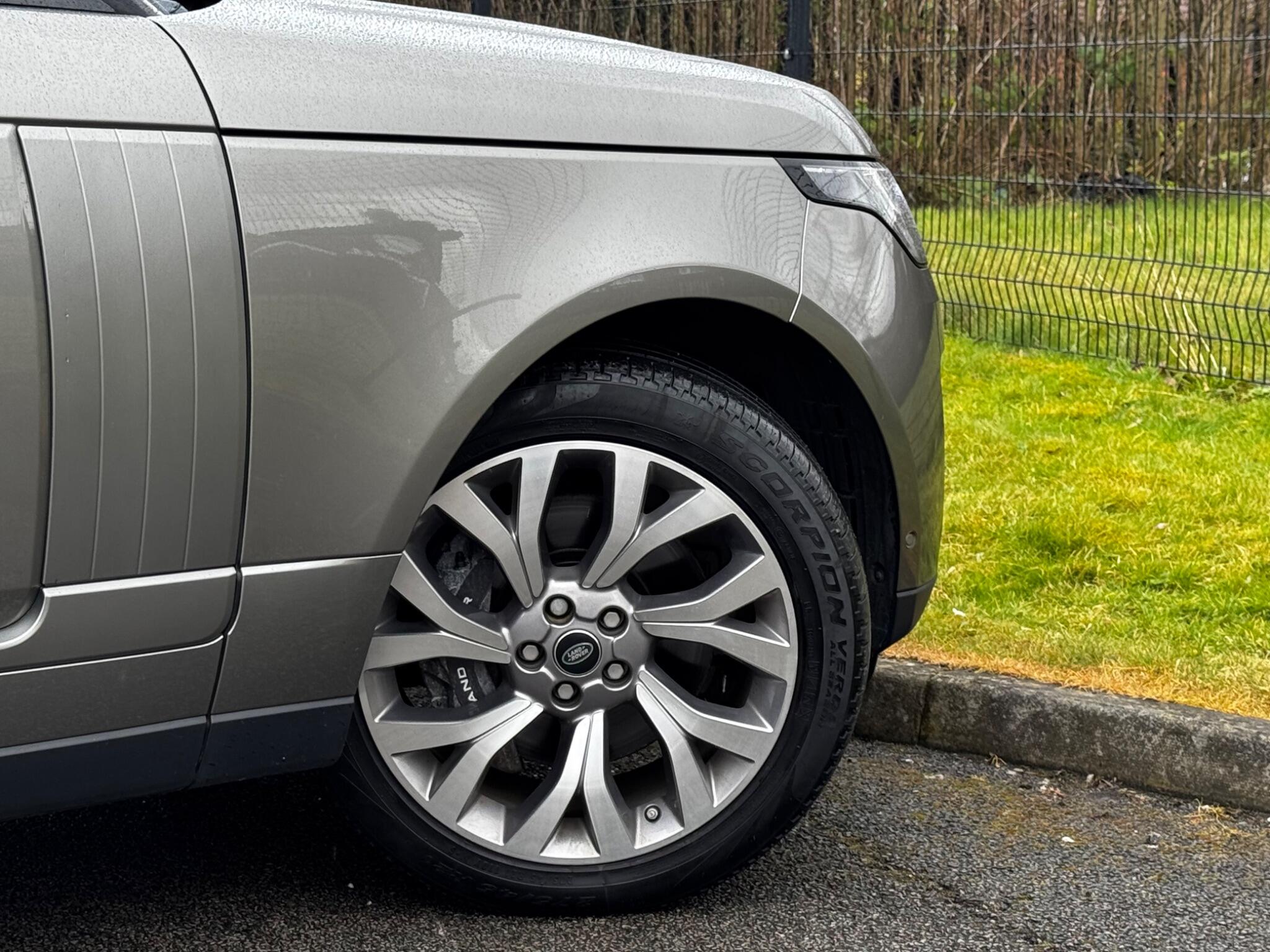 Land Rover Range Rover view 35