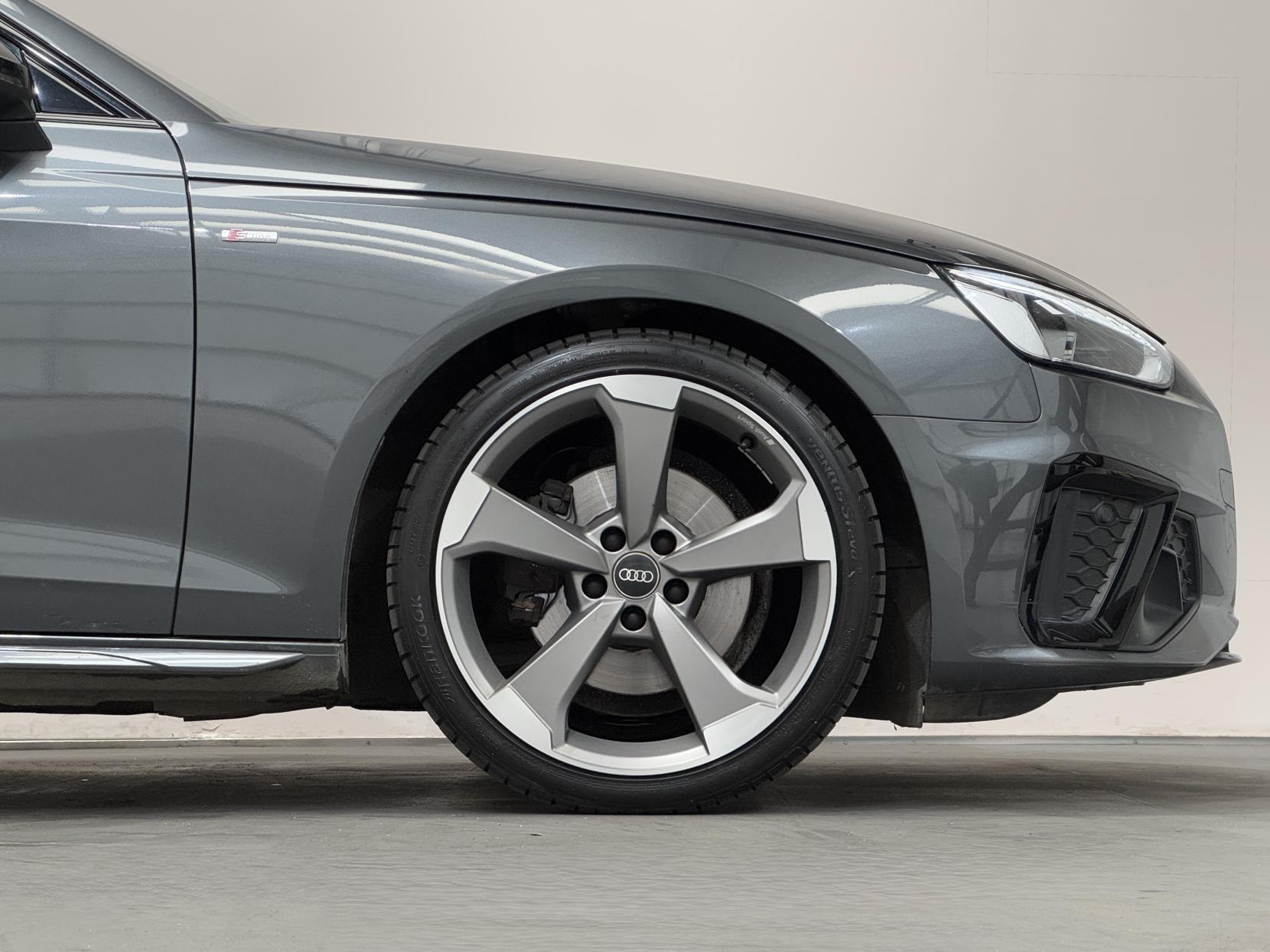 Audi A4 Avant view 15