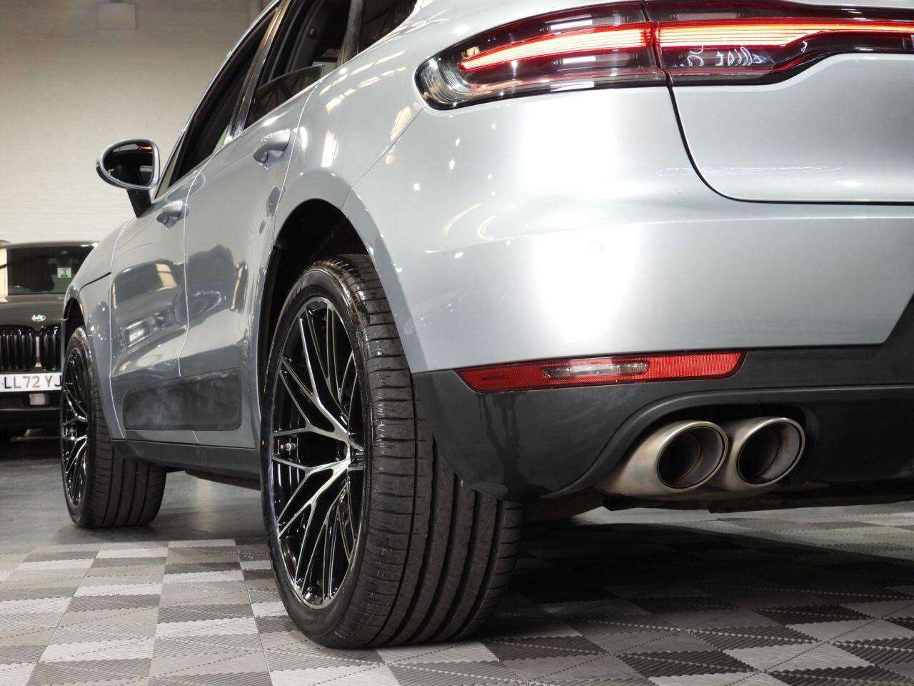 Porsche Macan view 28