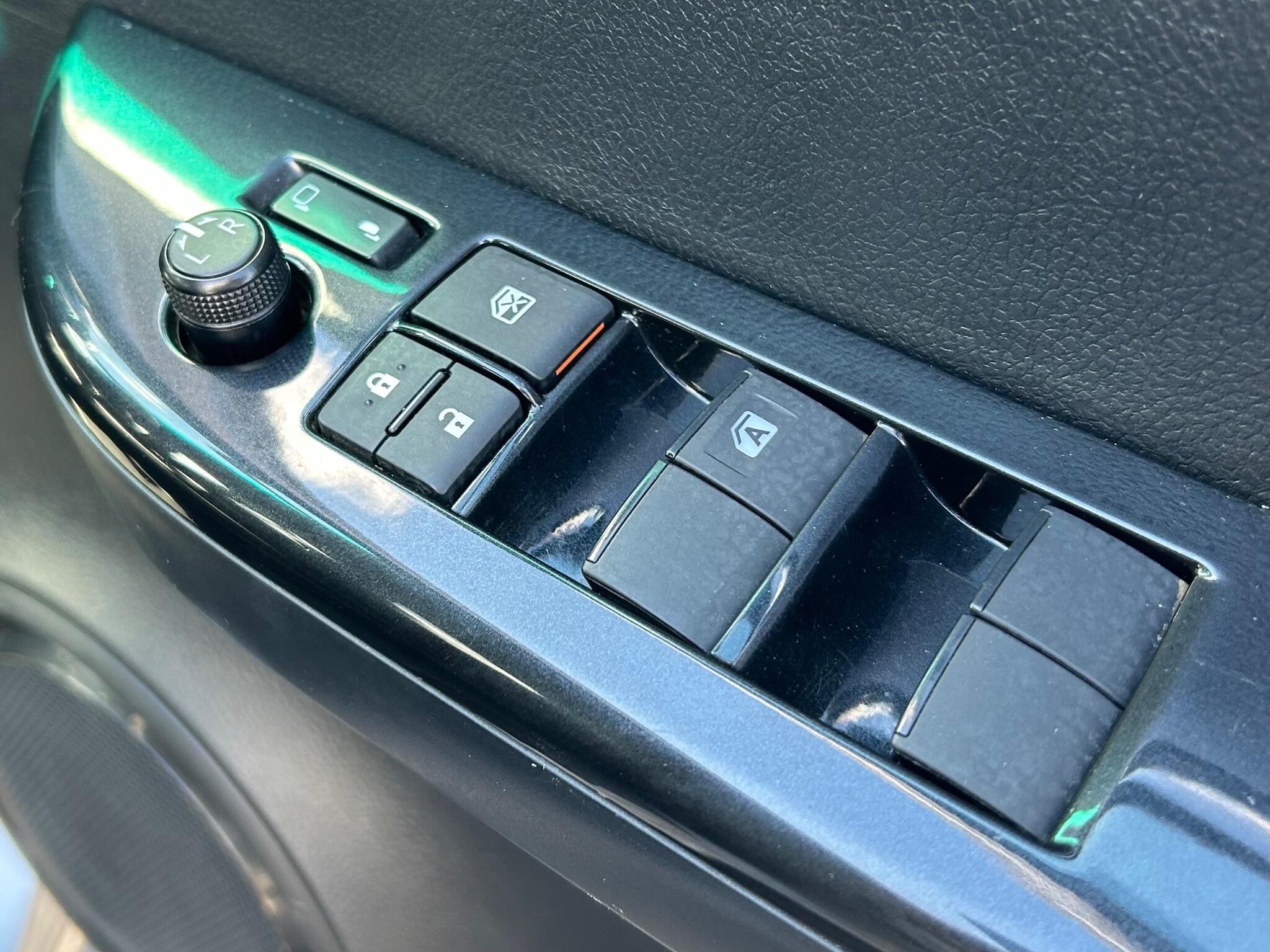 Toyota Hilux view 17