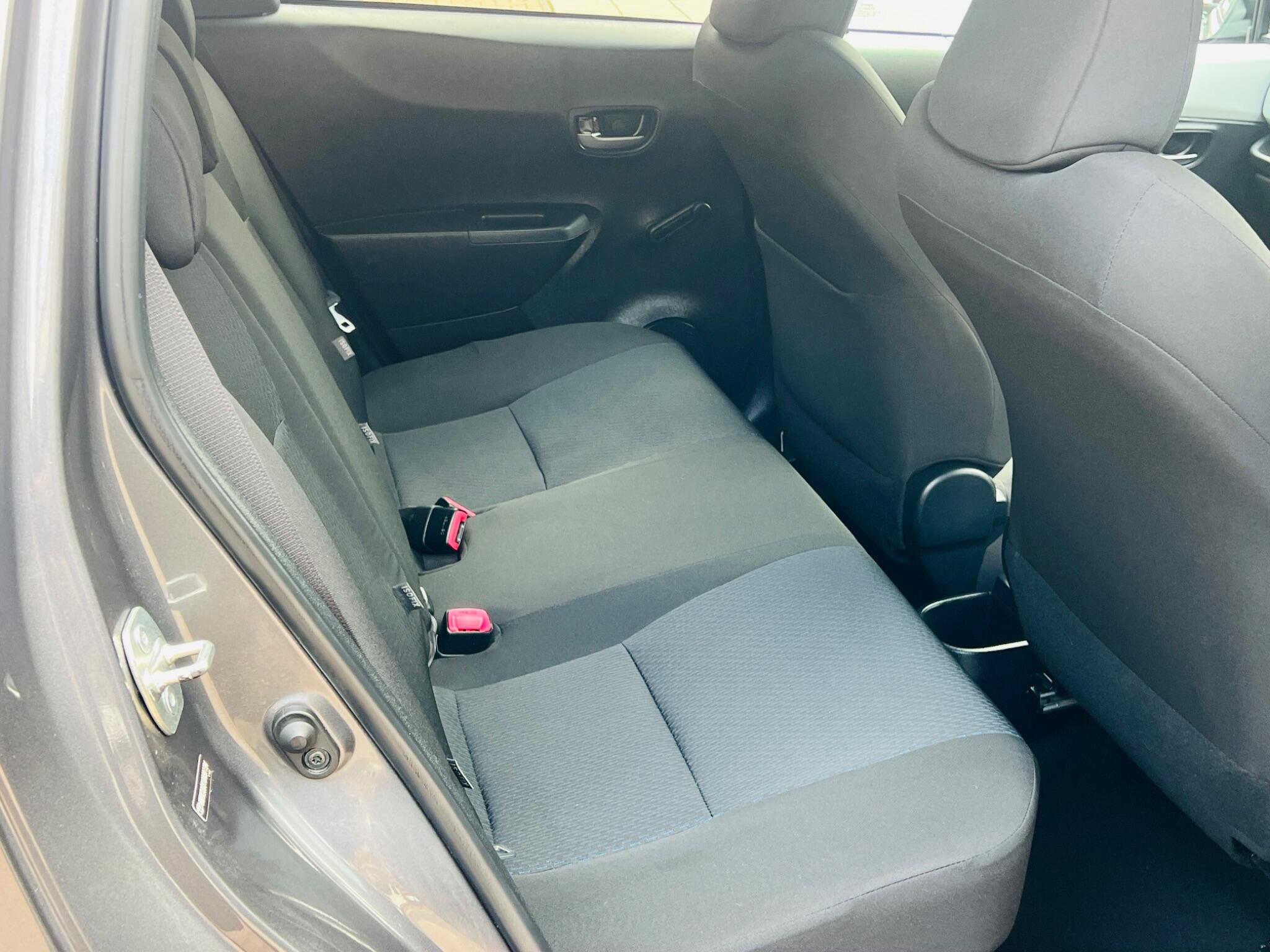 Toyota Yaris view 33