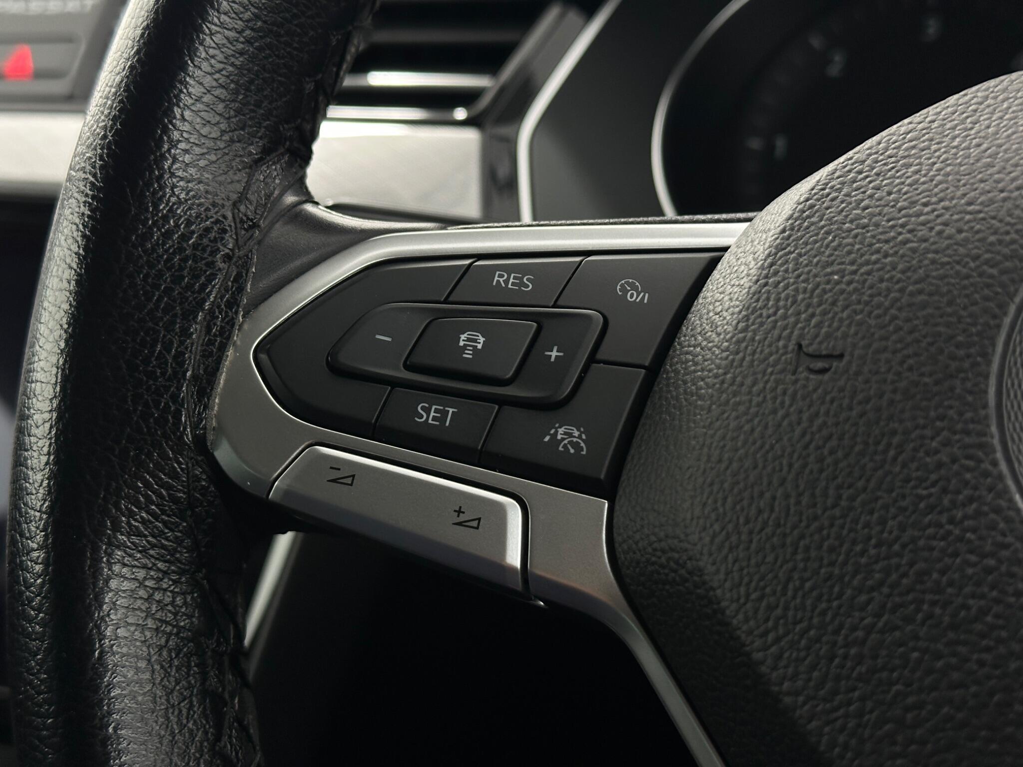 Volkswagen Passat view 14