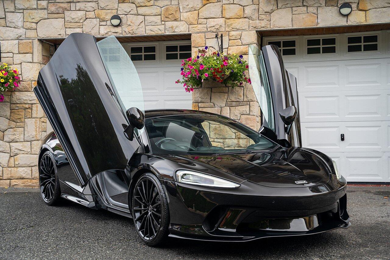 McLaren GT view 2