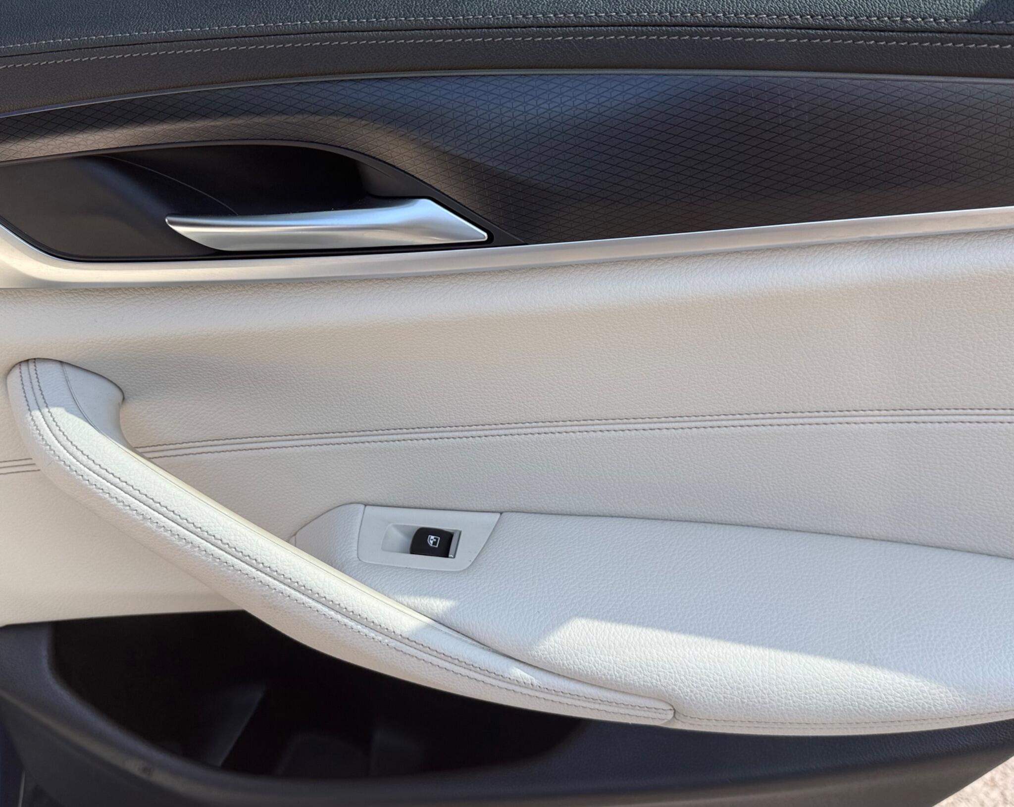 BMW 5 Series view 24