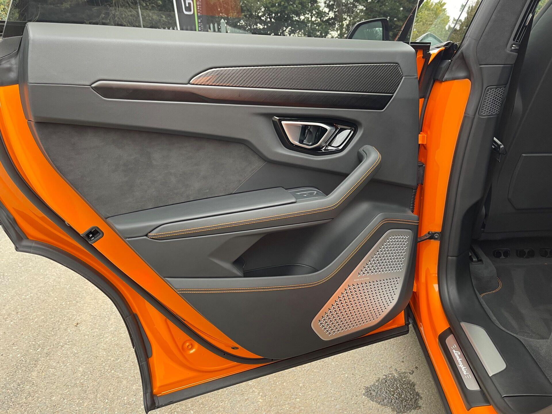 Lamborghini Urus view 34