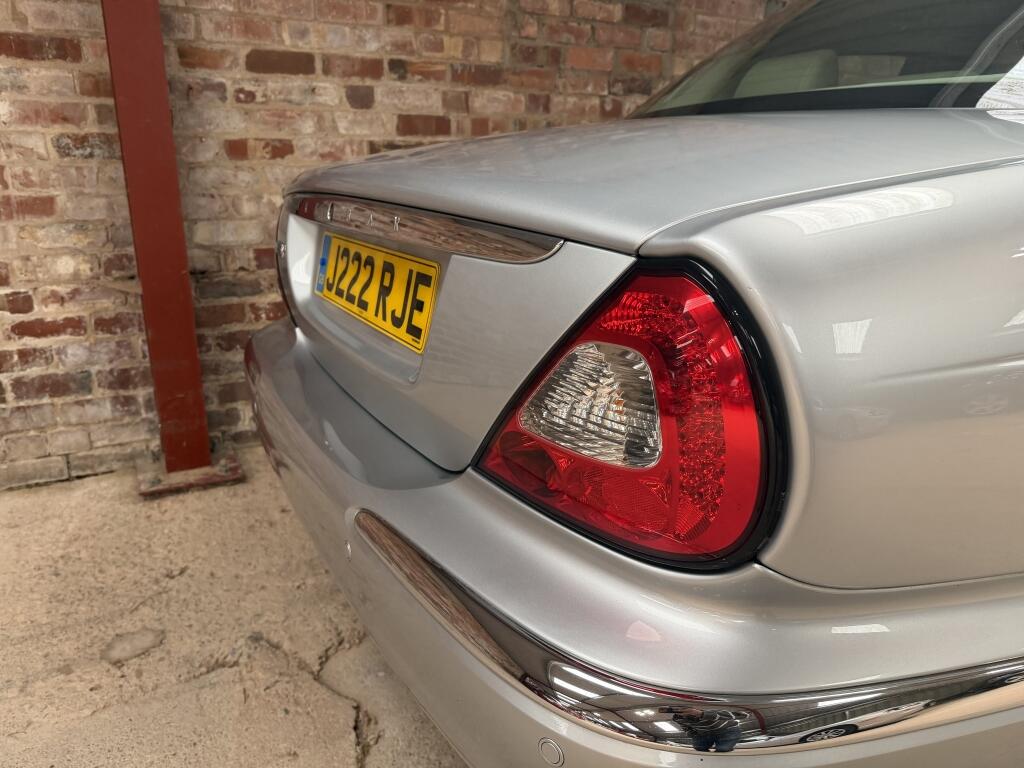 Jaguar XJ view 25