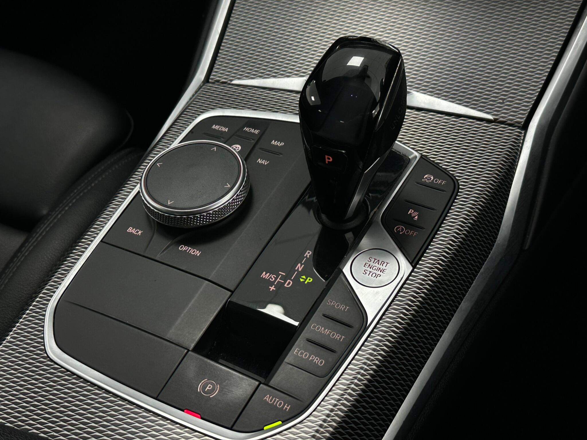 BMW 3 Series view 24