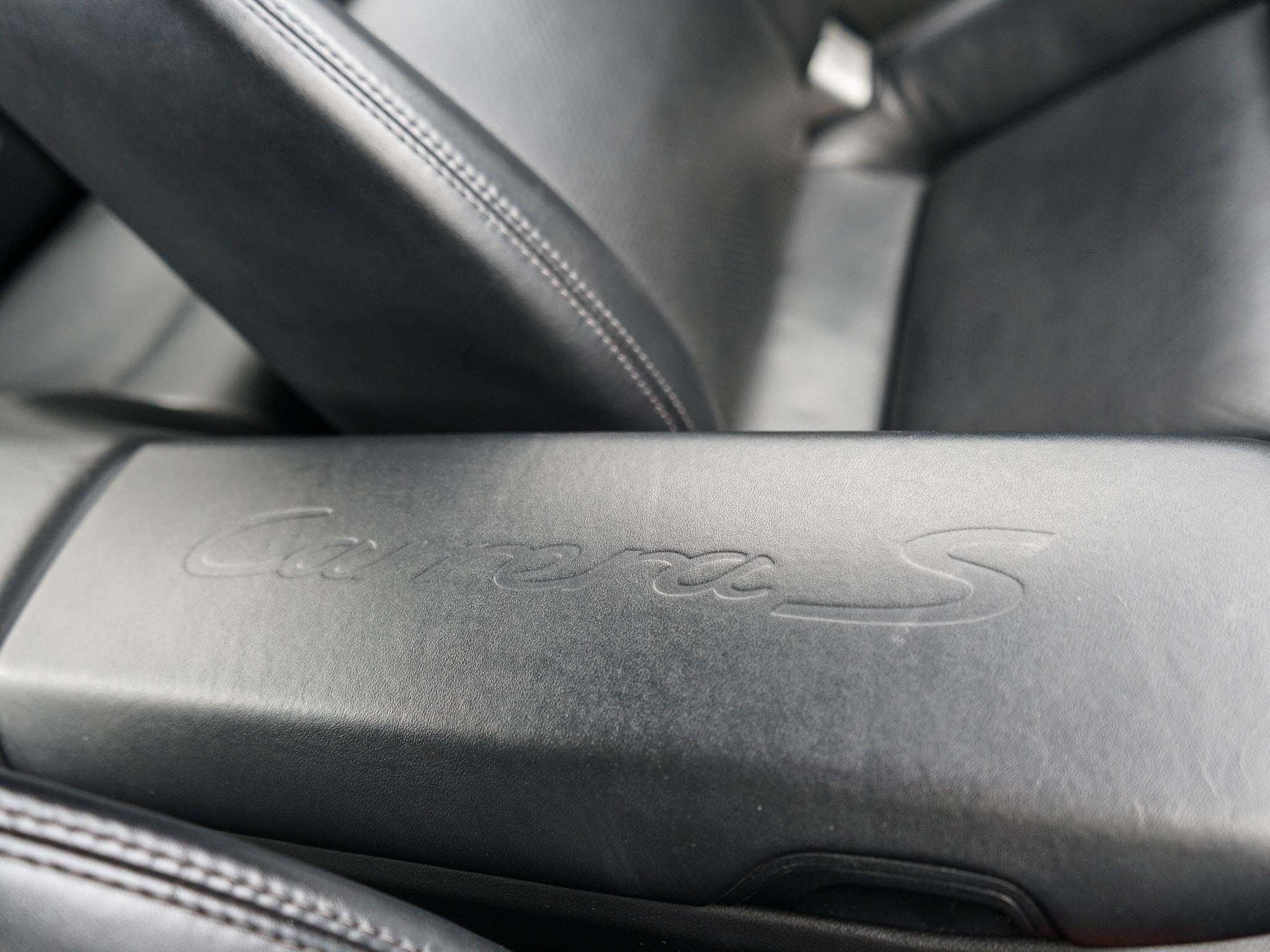 Porsche 911 view 36