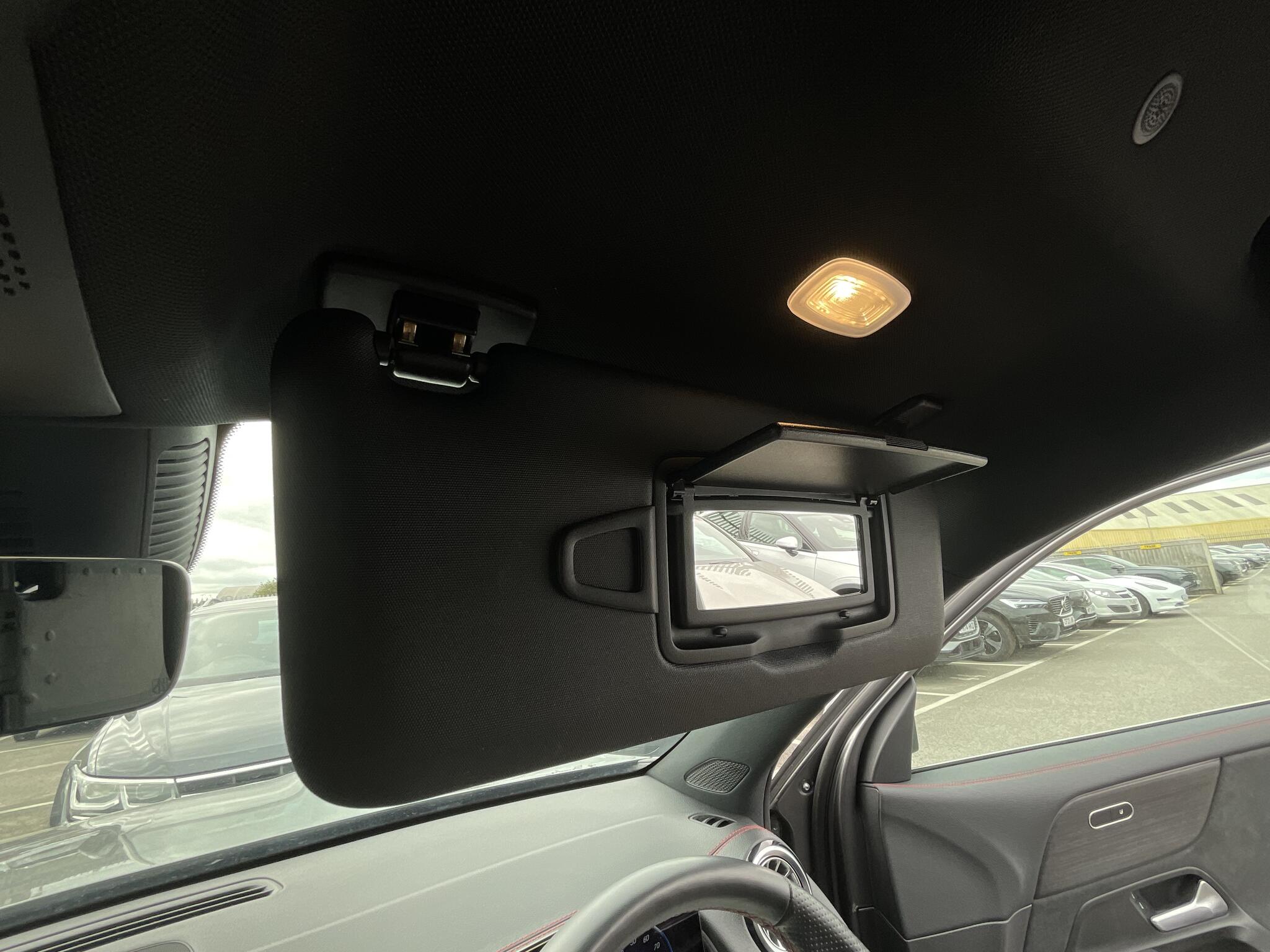 Mercedes-Benz Eqb view 29
