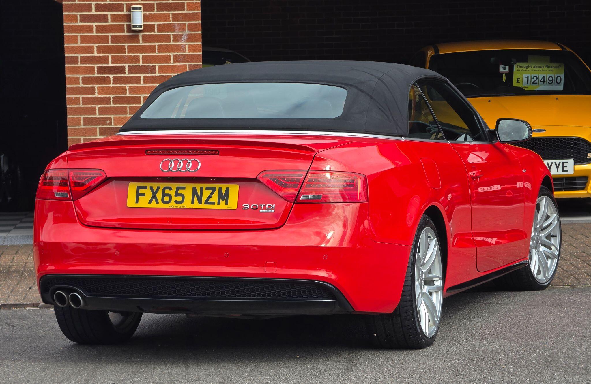 Audi A5 Cabriolet view 4