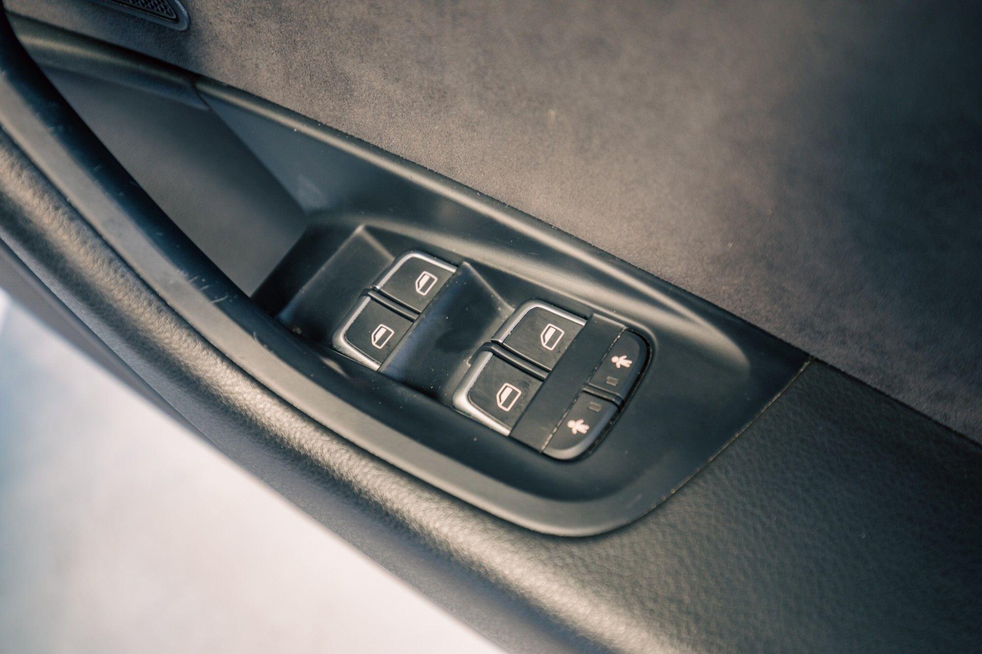 Audi A6 view 12