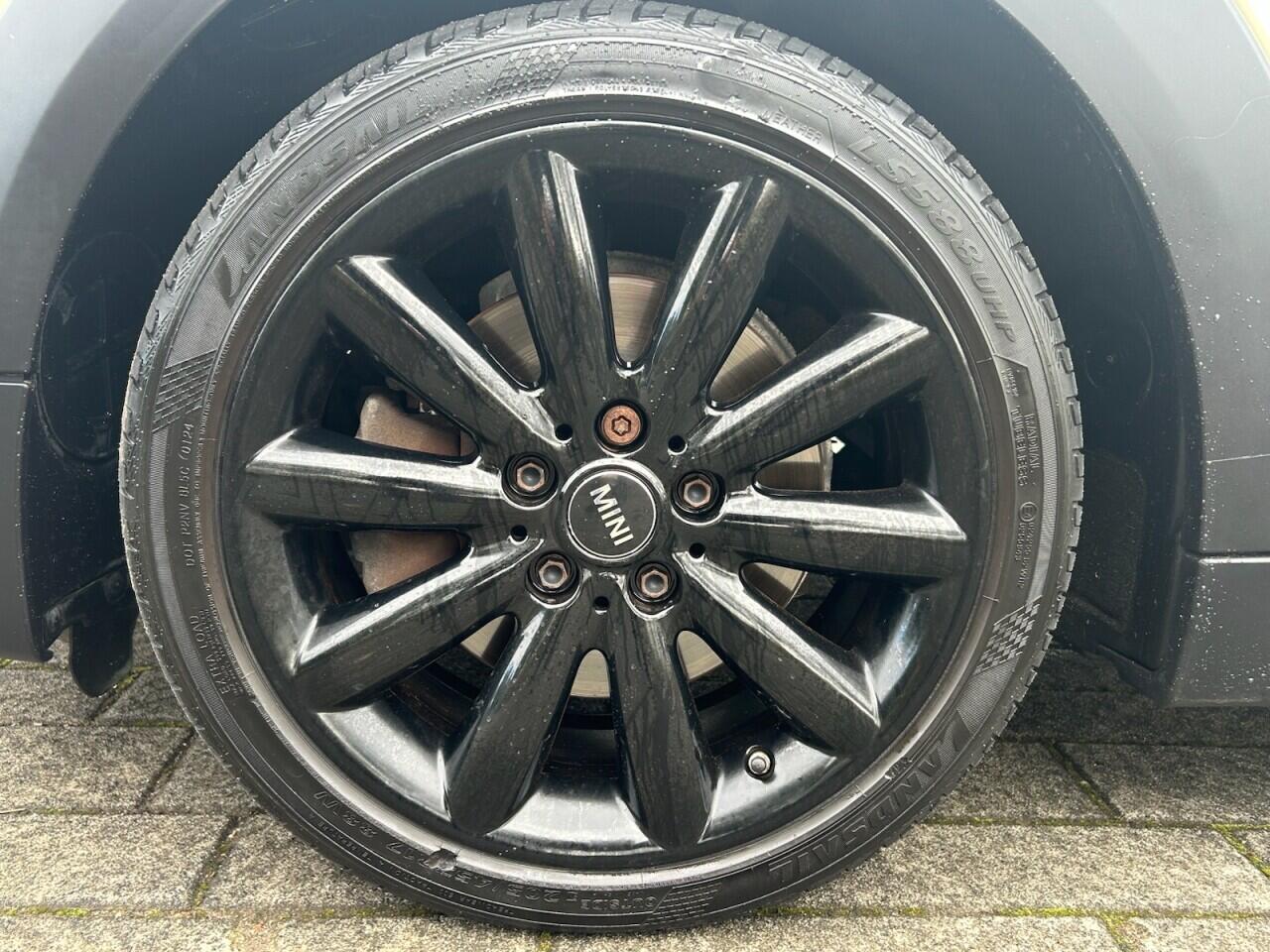Mini Hatch view 41