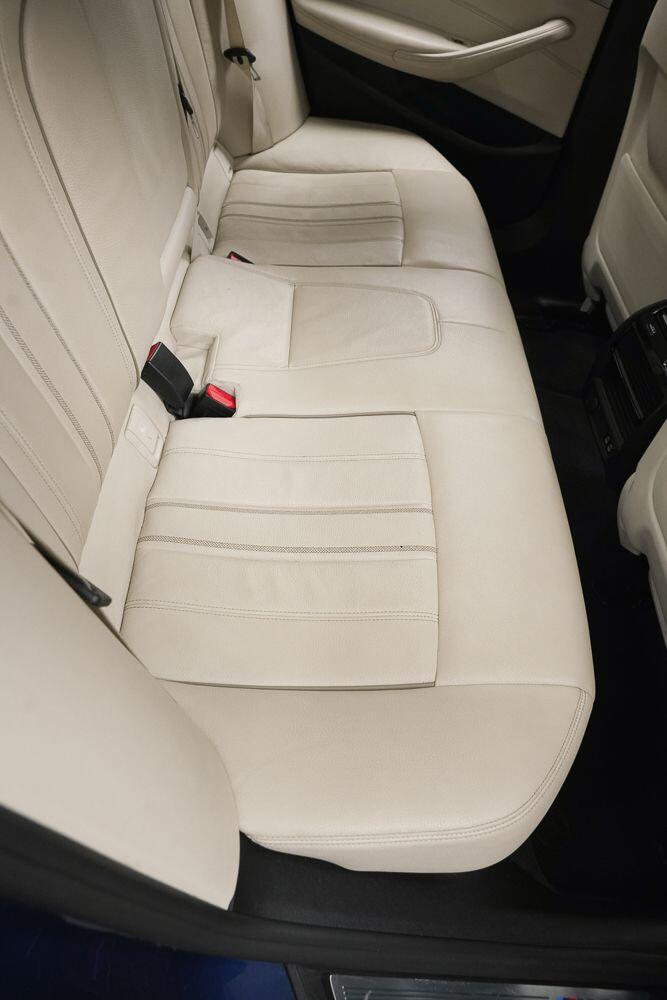 BMW 5 Series view 14