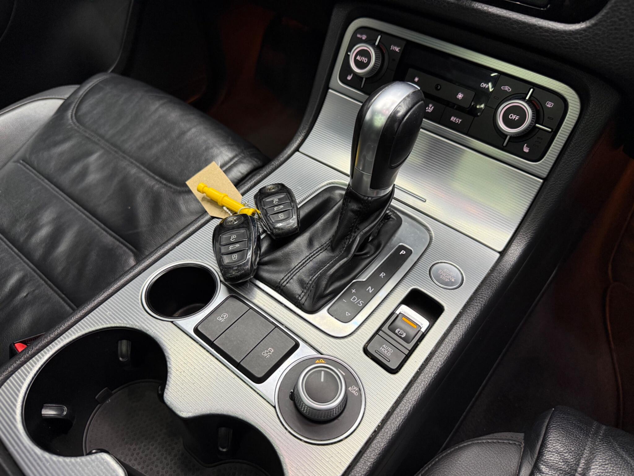 Volkswagen Touareg view 15