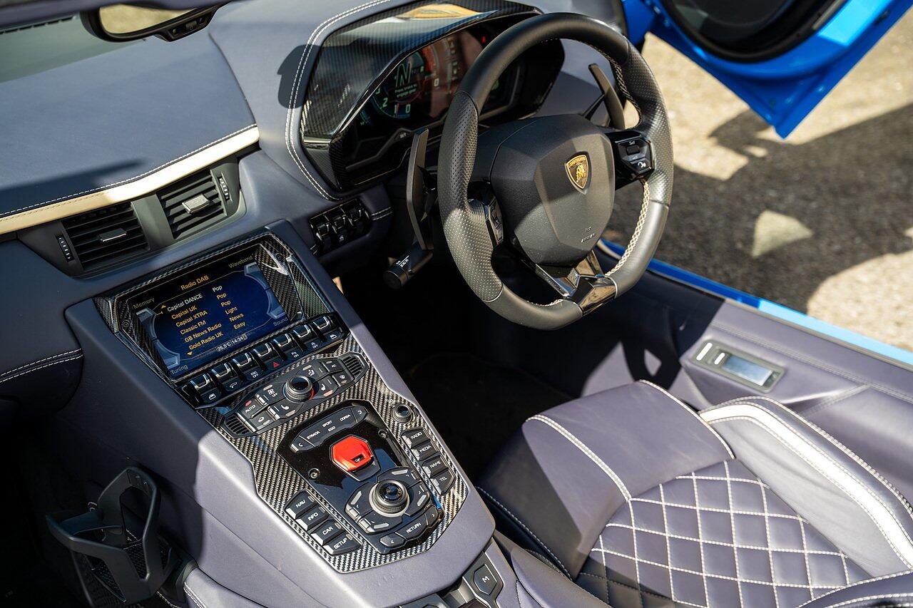 Lamborghini Aventador view 70
